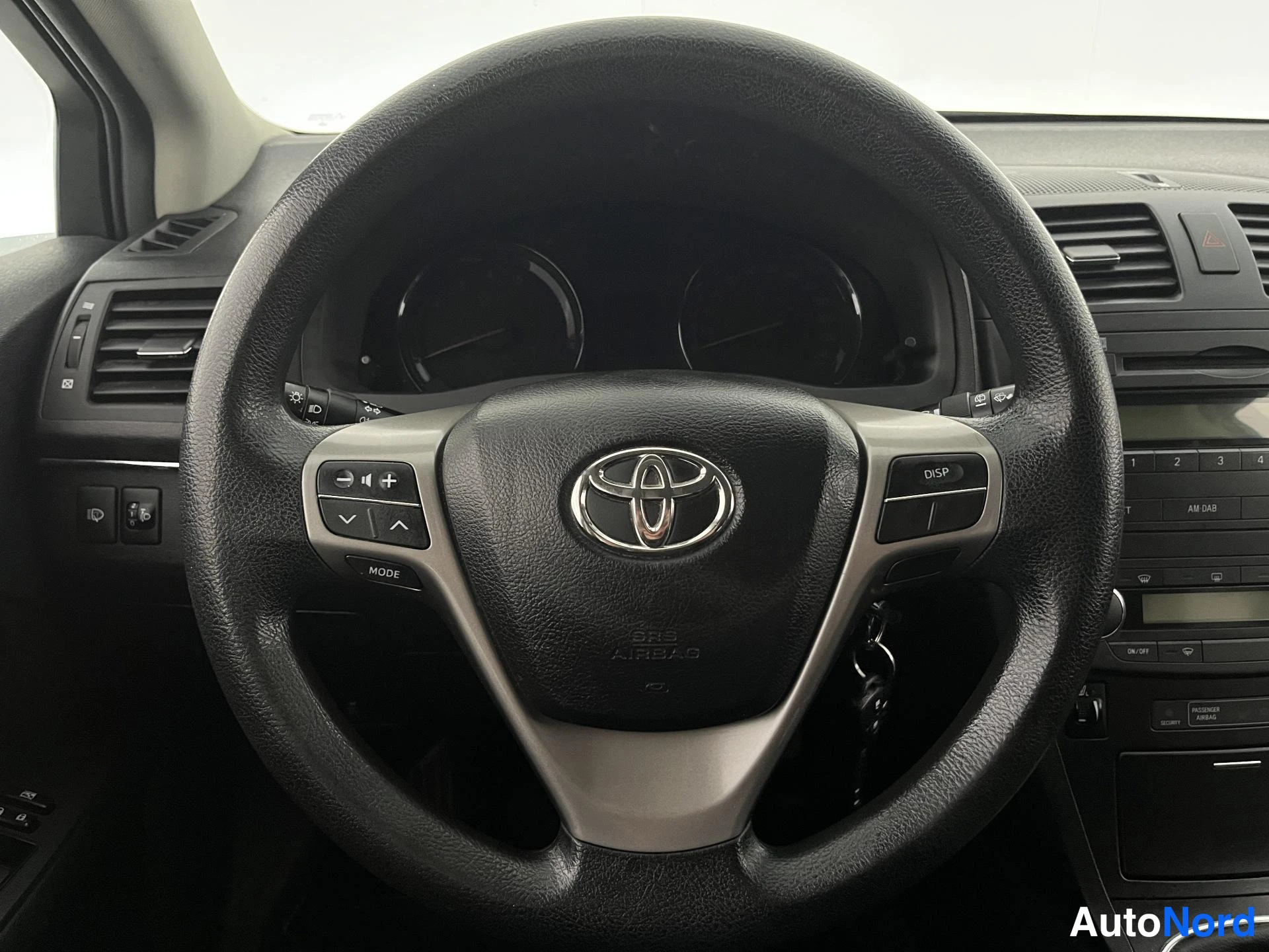 Harmaa Toyota Avensis 2011, yksityiskohta, kuva 16
