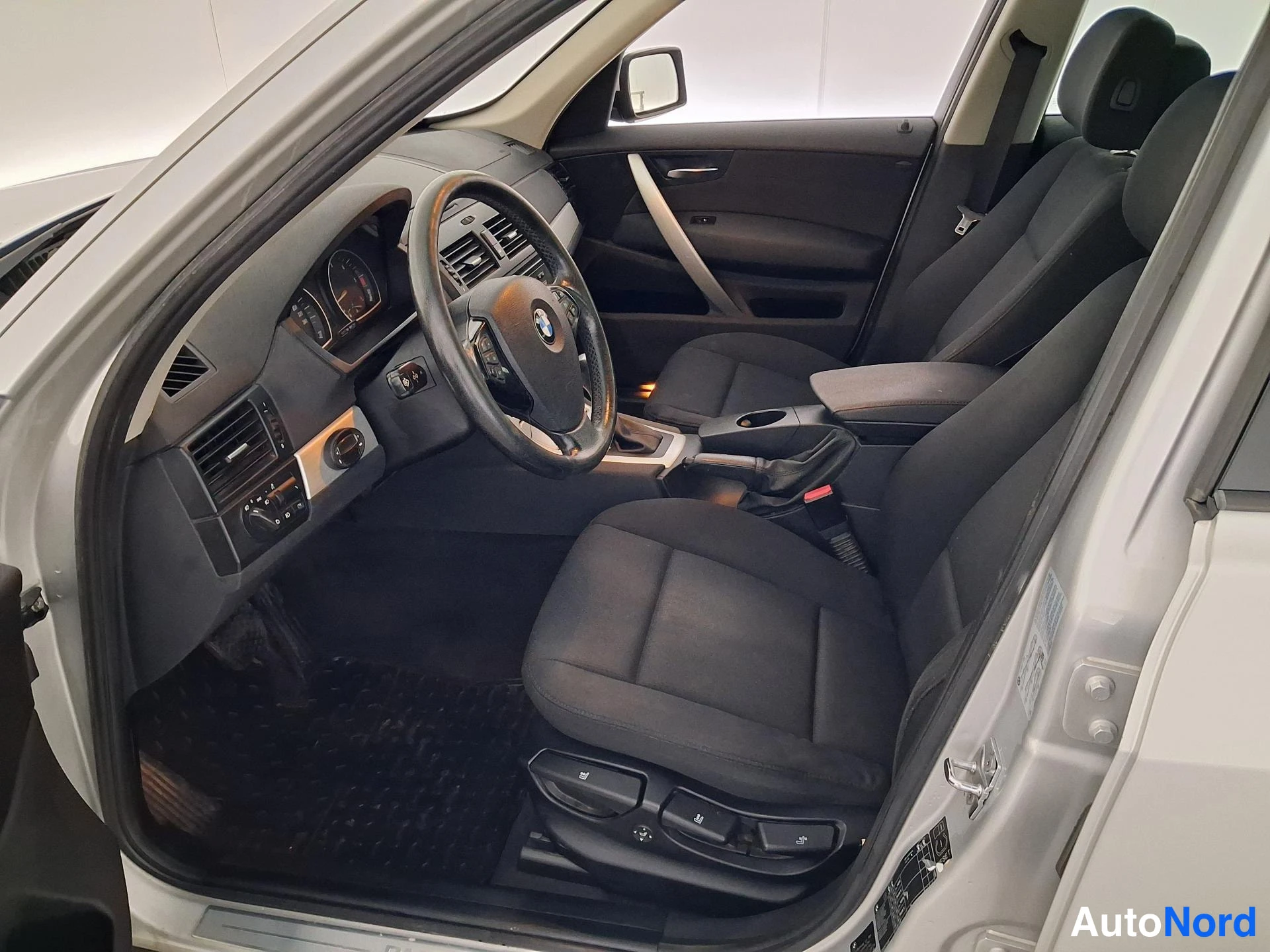 Harmaa BMW X3 2008, ohjaamo, kuva 7
