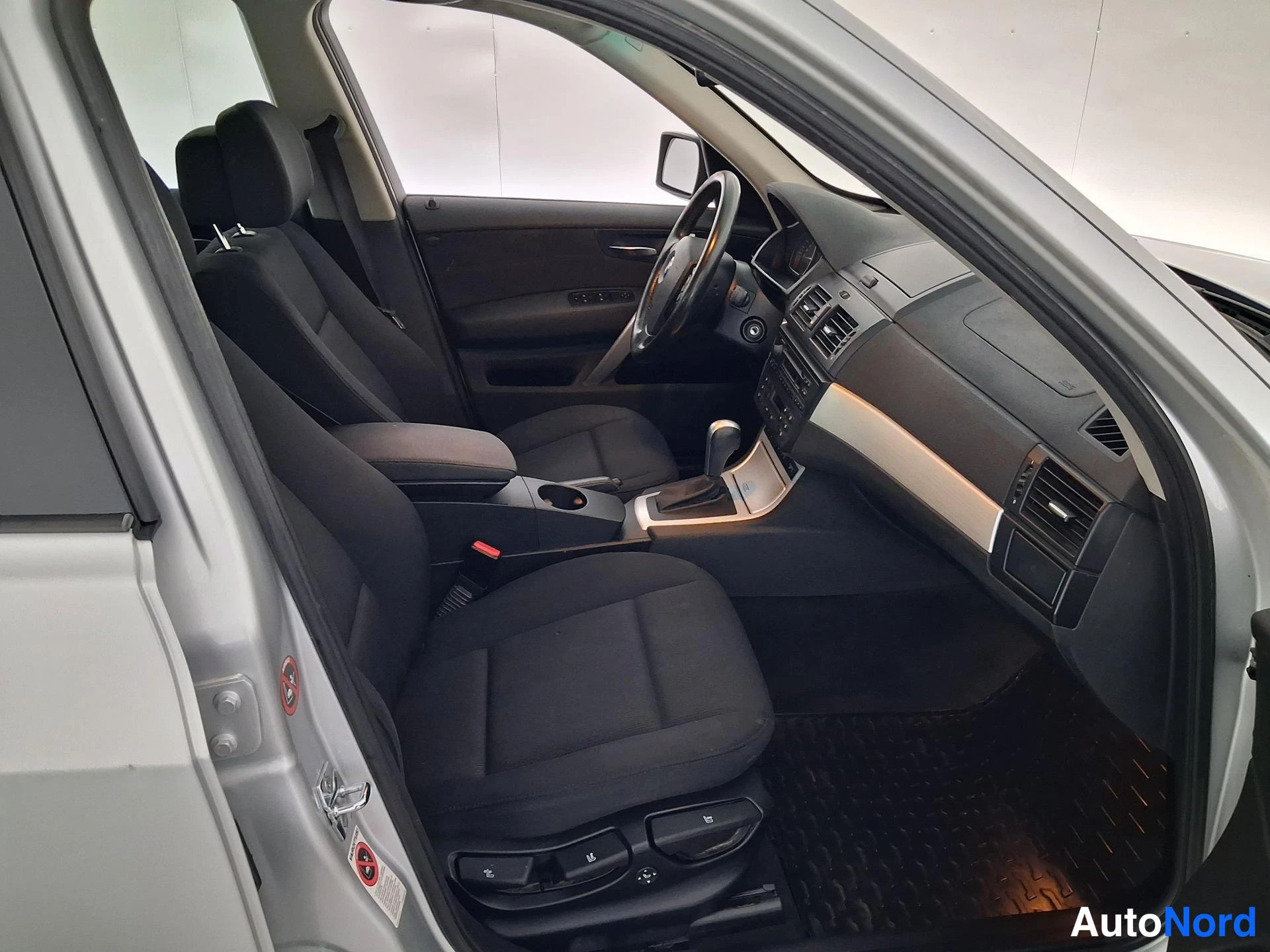 Harmaa BMW X3 2008, ohjaamo, kuva 8
