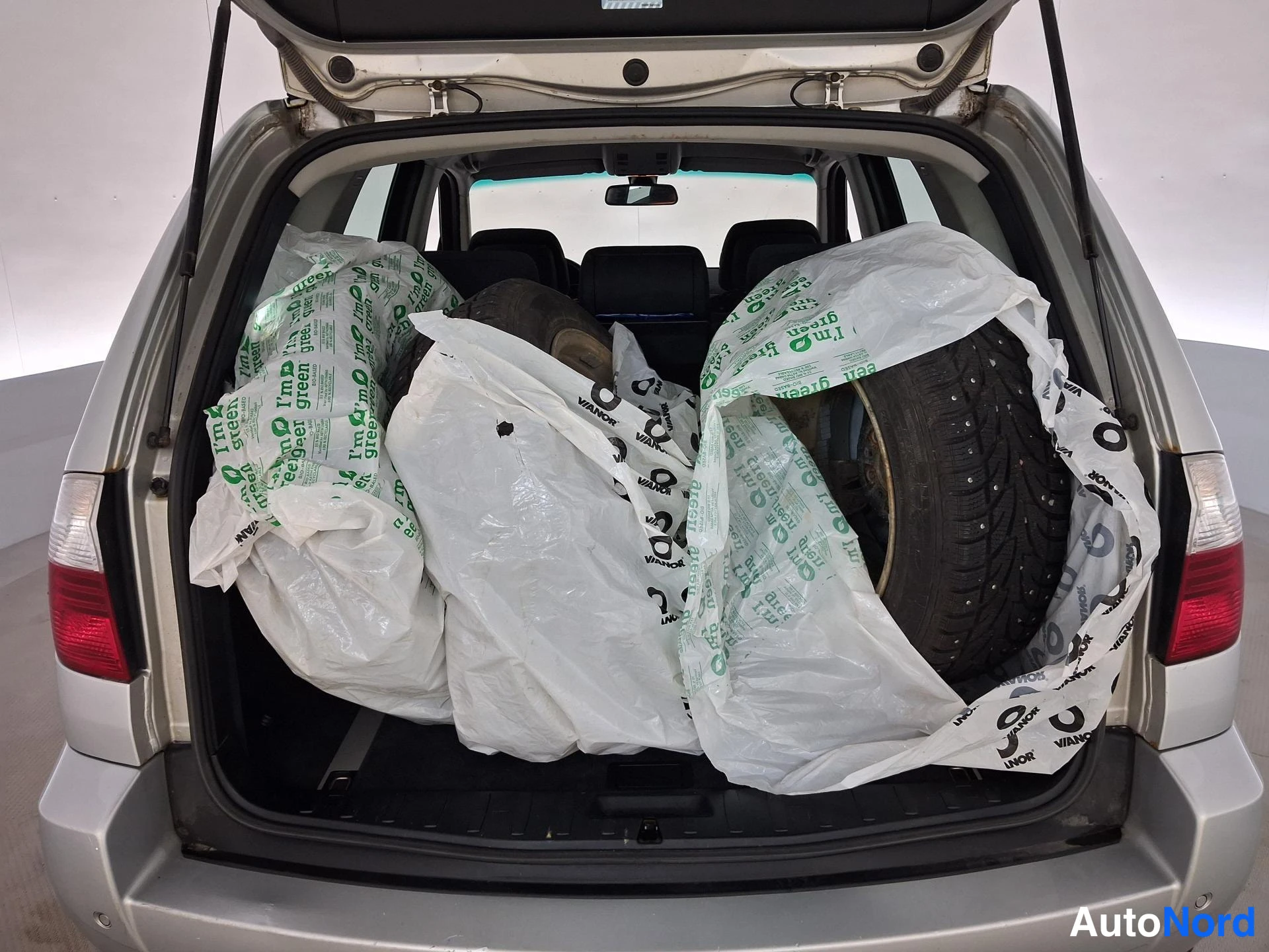 Harmaa BMW X3 2008, tavaratila, kuva 15