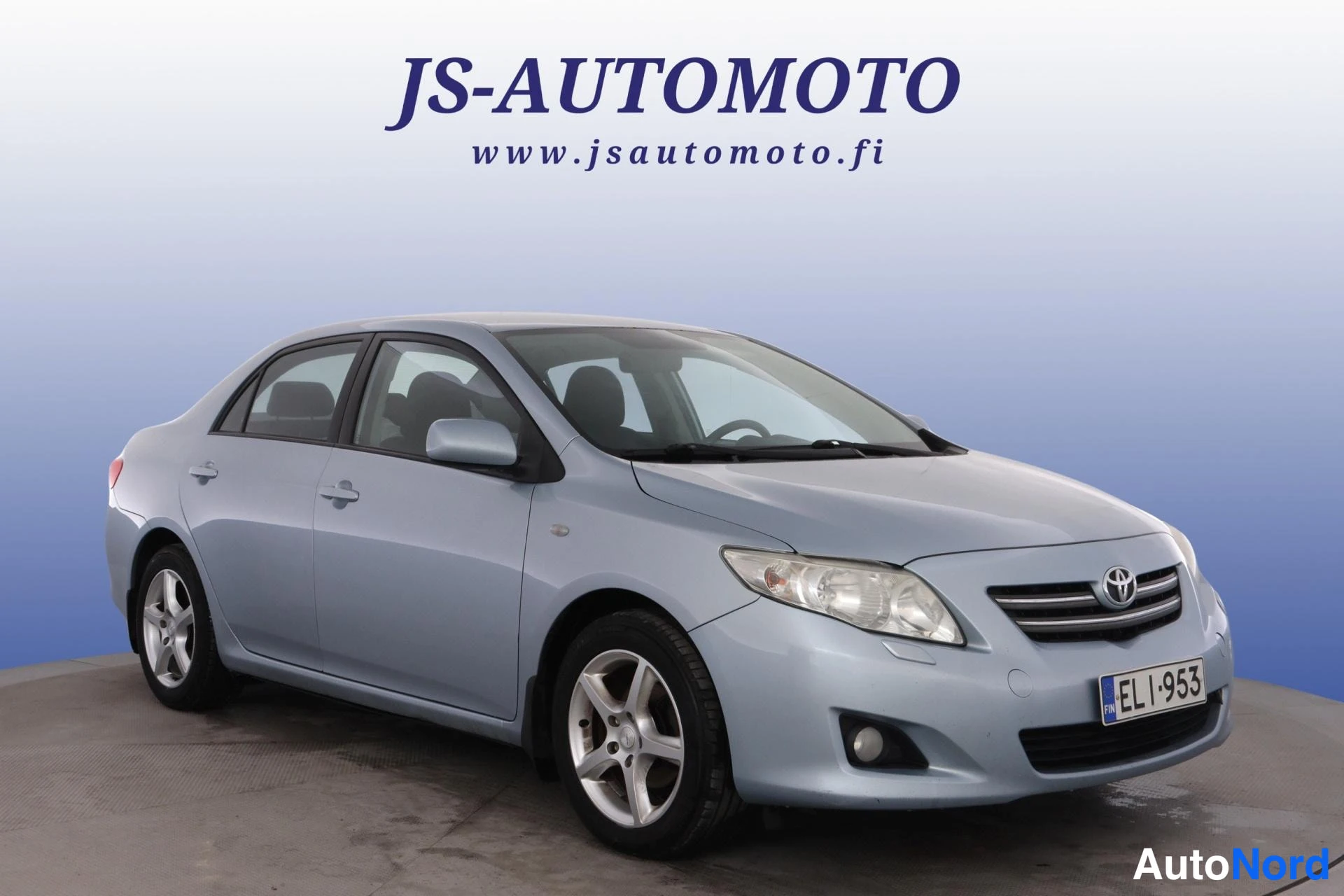 Blå Toyota Corolla 2010, snett framifrån, fronten åt höger, bild 3