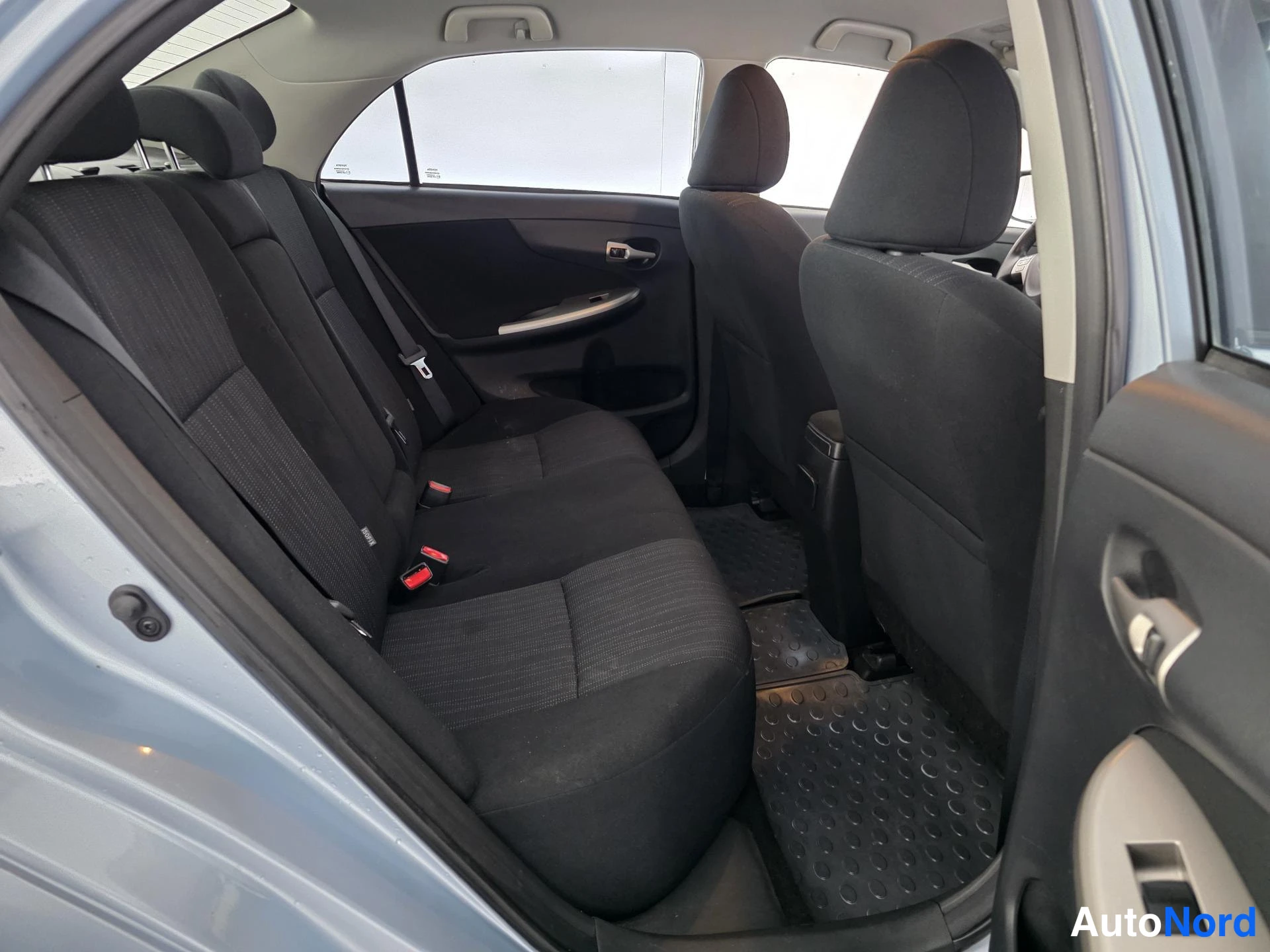 Blå Toyota Corolla 2010, baksäten, bild 11