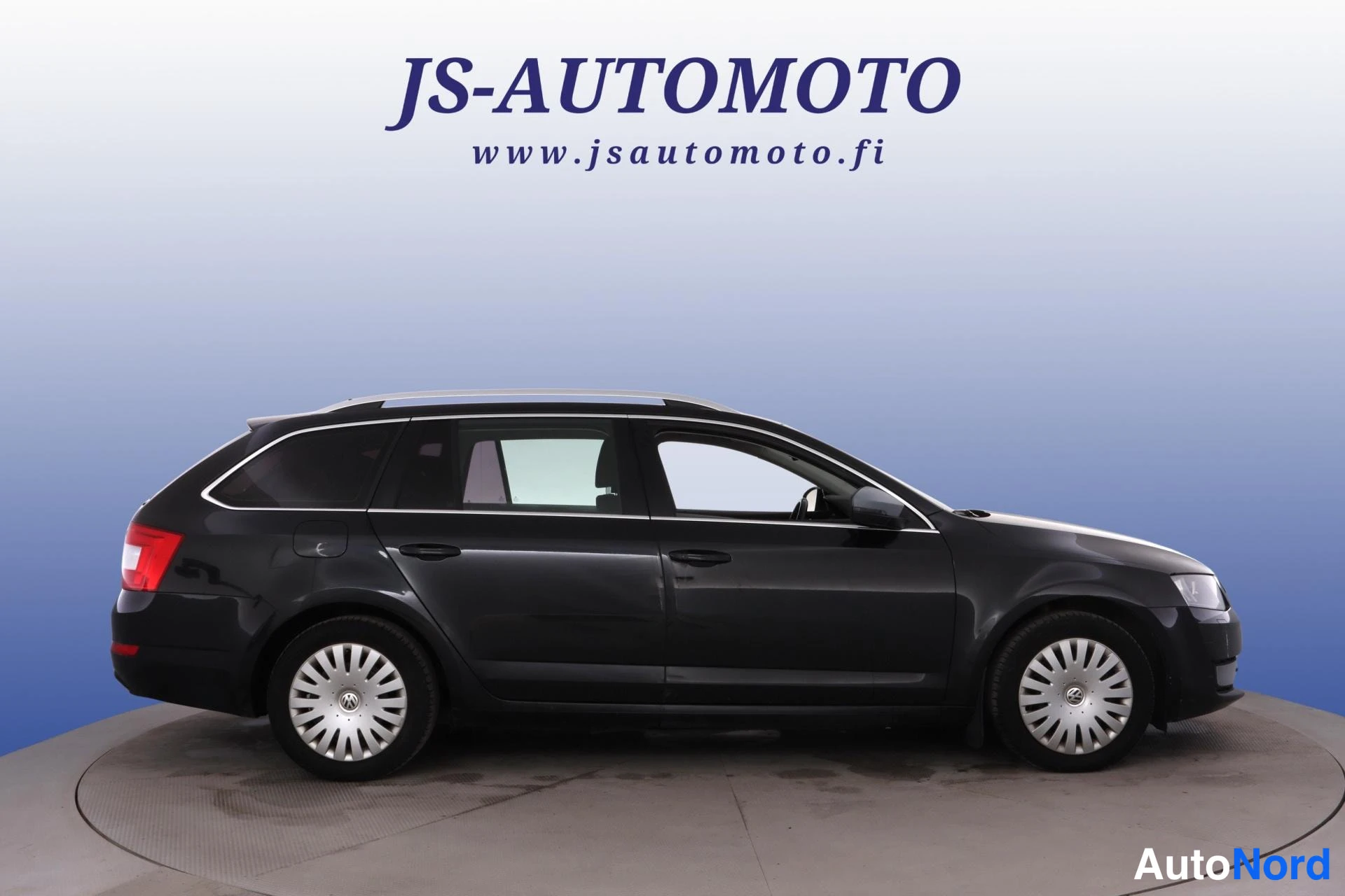 Musta Skoda Octavia 2013, etuviisto, keula oikealle, kuva 4