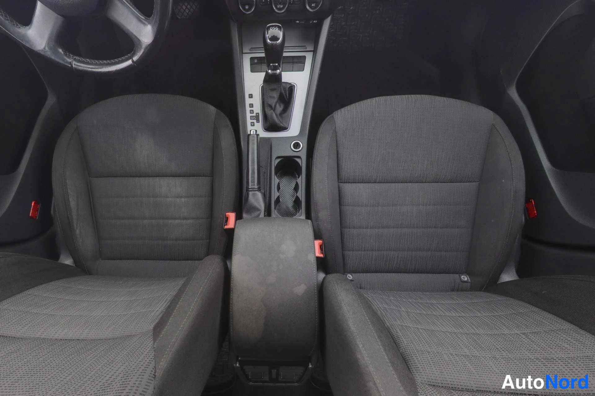 Musta Skoda Octavia 2013, etuistuimet, kuva 11