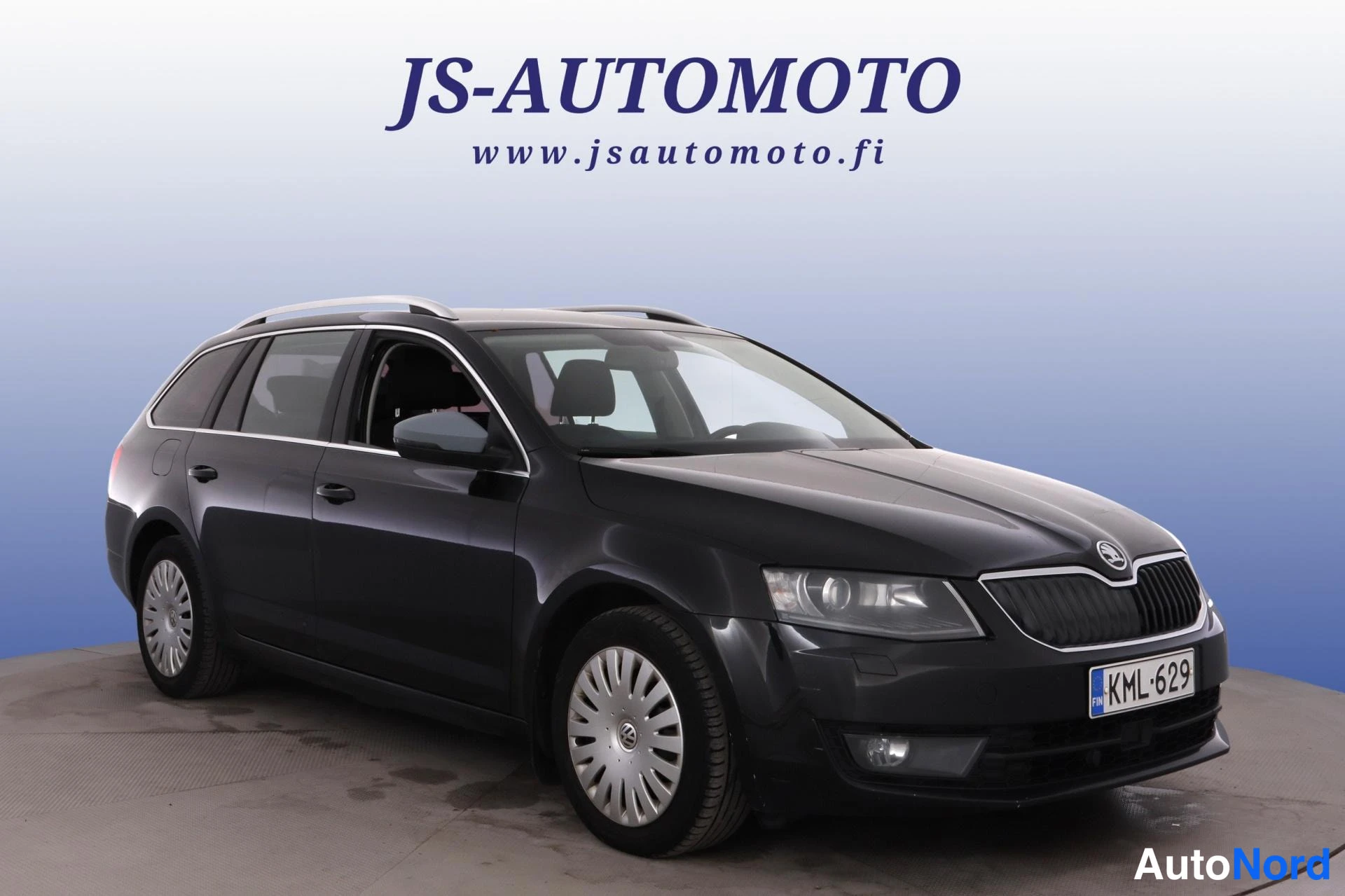 Musta Skoda Octavia 2013, etuviisto, keula oikealle, kuva 3