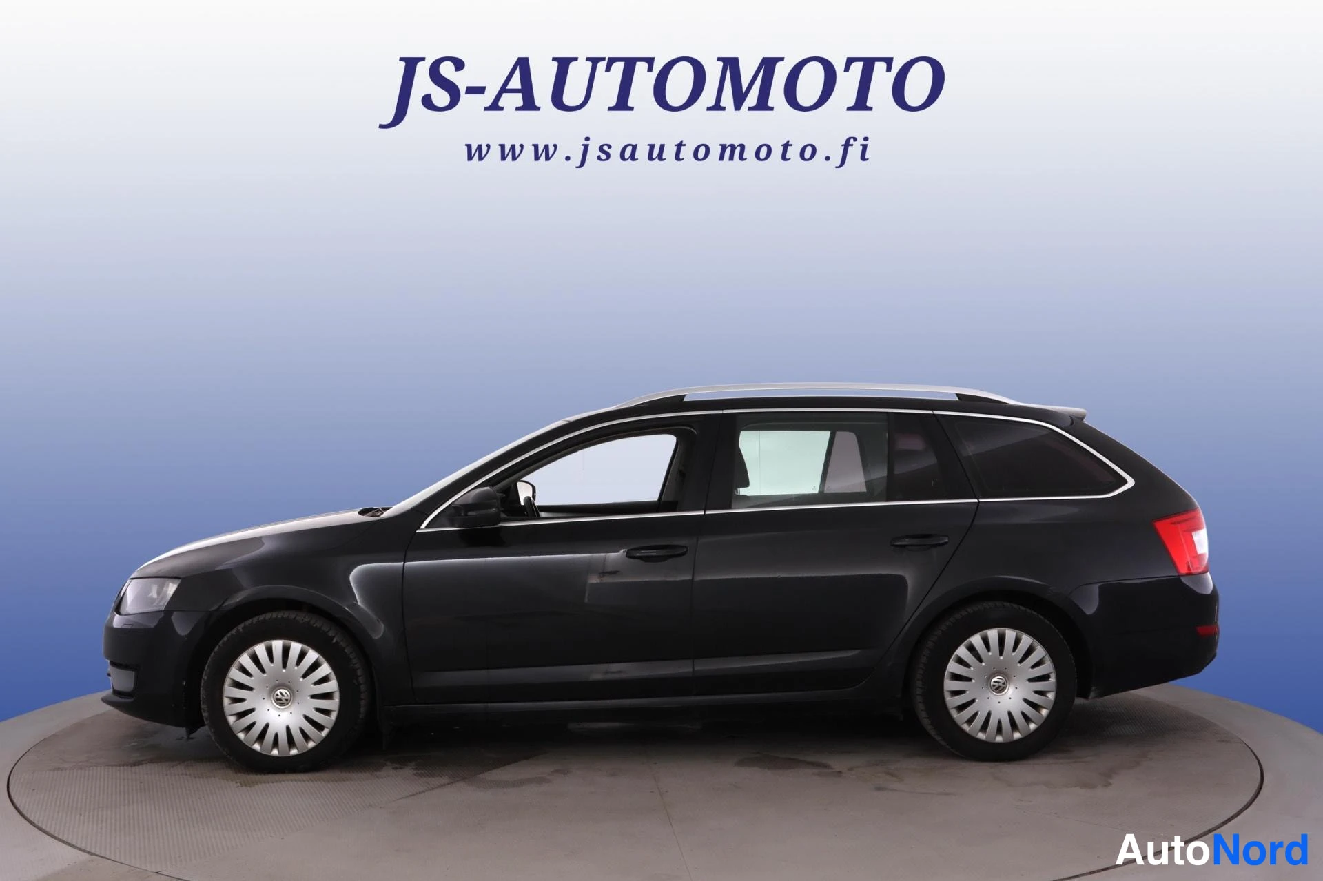 Musta Skoda Octavia 2013, etuviisto, keula vasemmalle, kuva 2