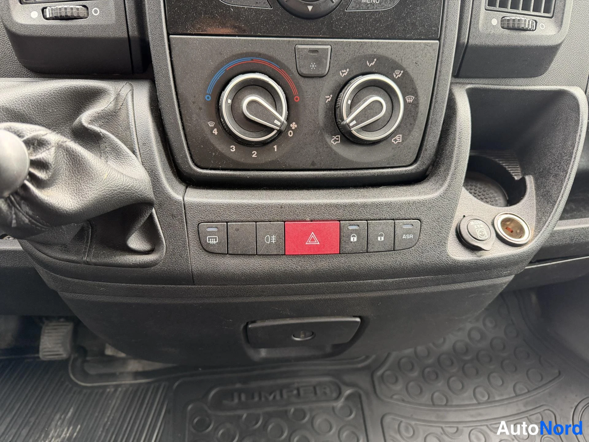 Red Citroen Jumper 2012, detail, photo 15