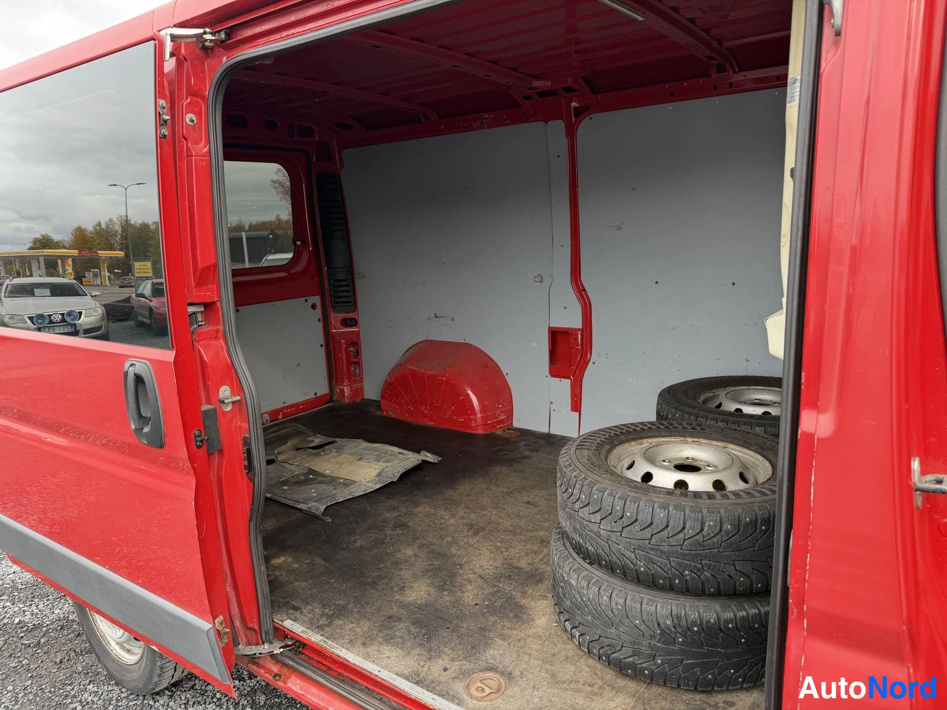 Red Citroen Jumper 2012, boot, photo 11