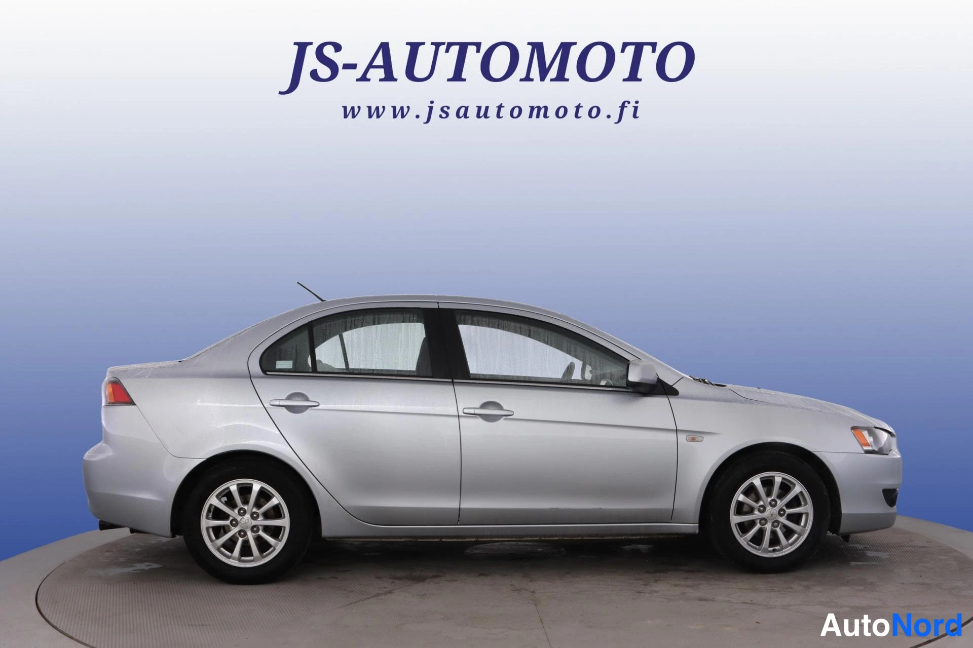 Harmaa Mitsubishi Lancer 2013, sivulta, kuva 3