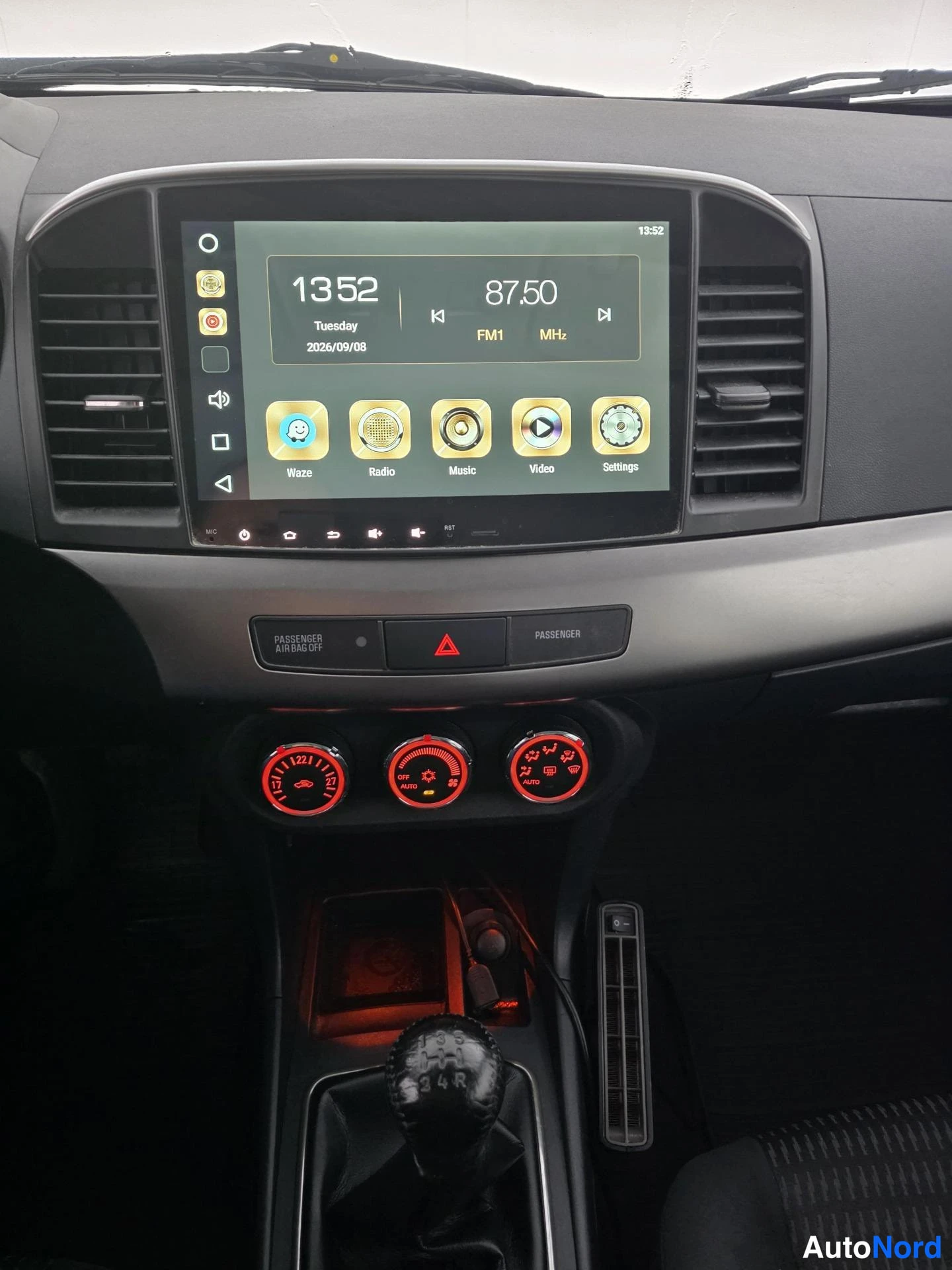 Harmaa Mitsubishi Lancer 2013, yksityiskohta, kuva 13