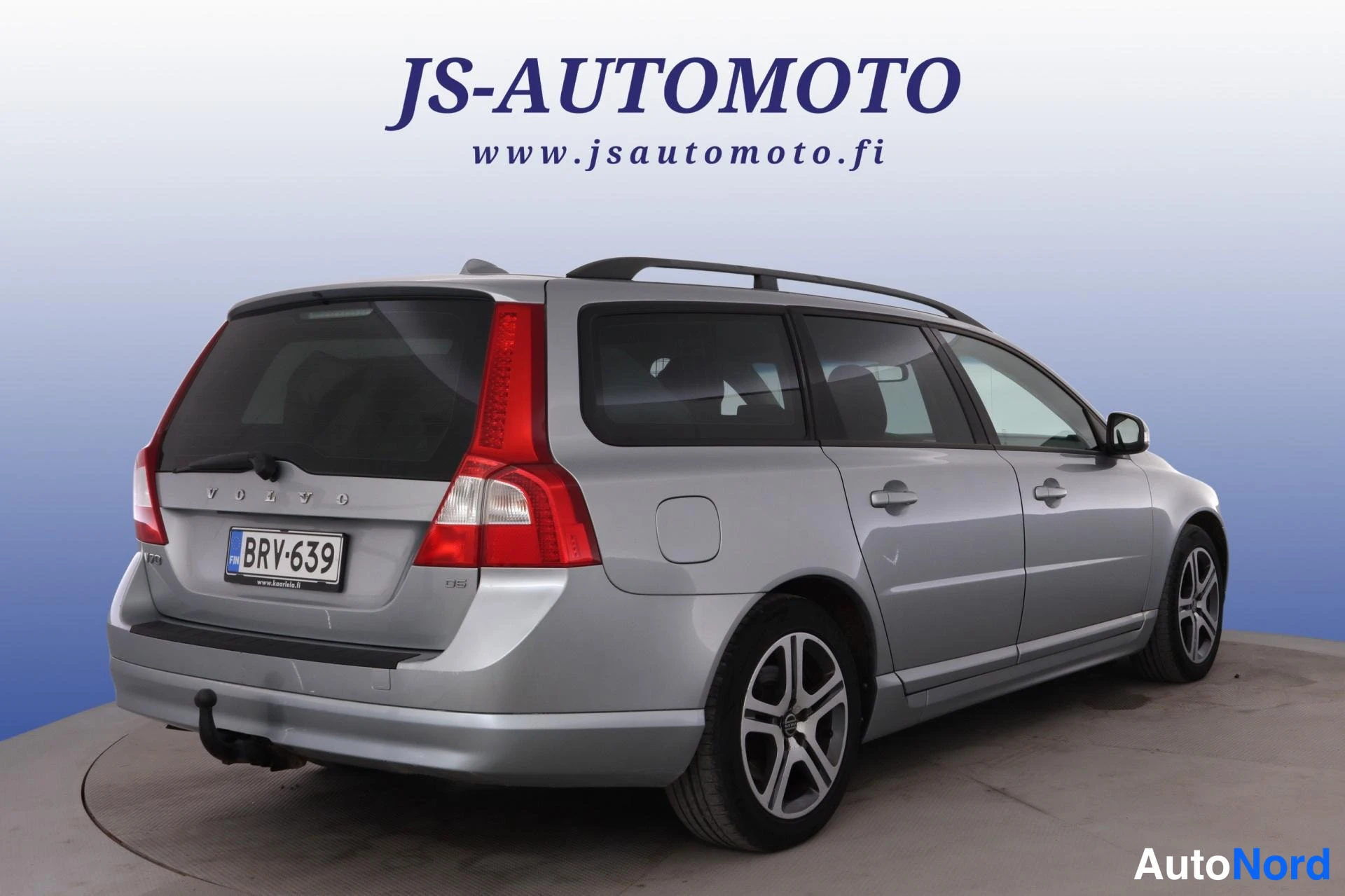 Silver Volvo V70 2008, snett bakifrån, bild 5
