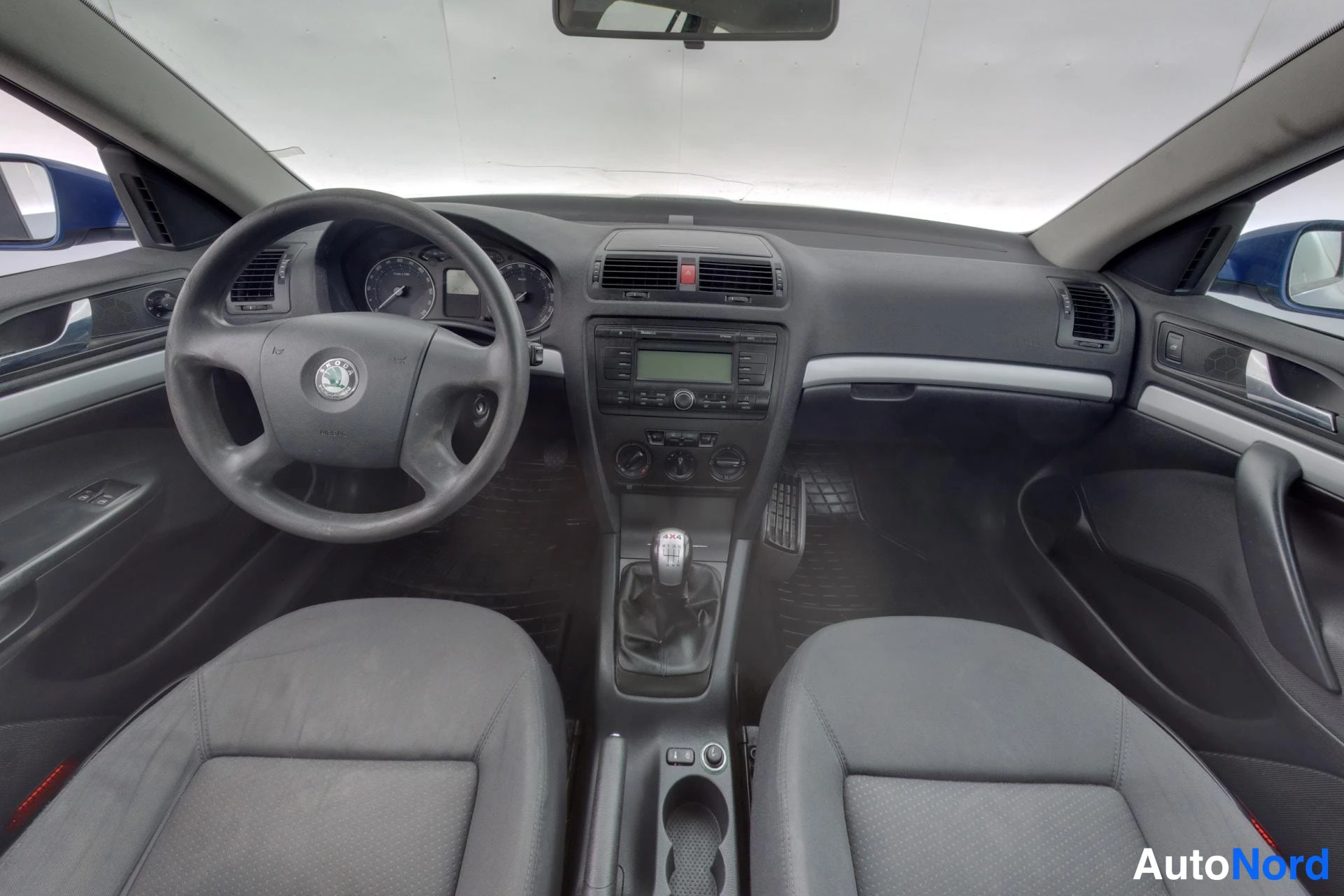 Sininen Skoda Octavia 2006, ohjaamo, kuva 8