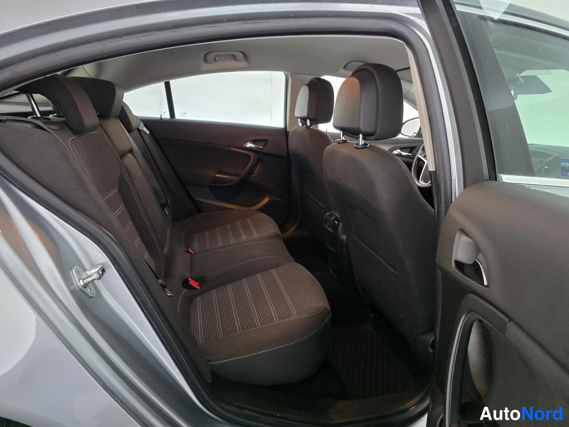 Sininen Opel Insignia 2011, takaistuimet, kuva 13