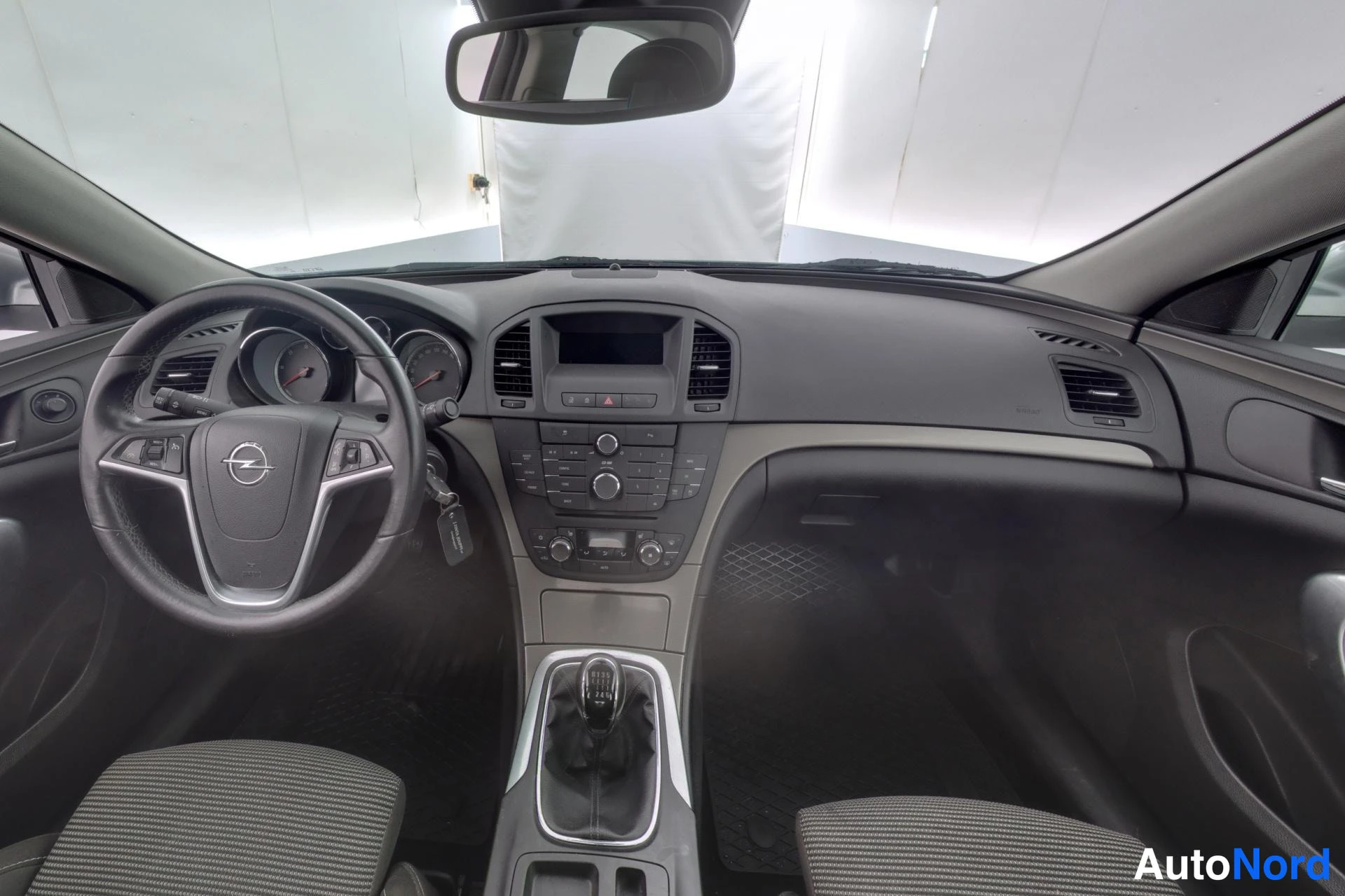 Sininen Opel Insignia 2011, ohjaamo, kuva 9