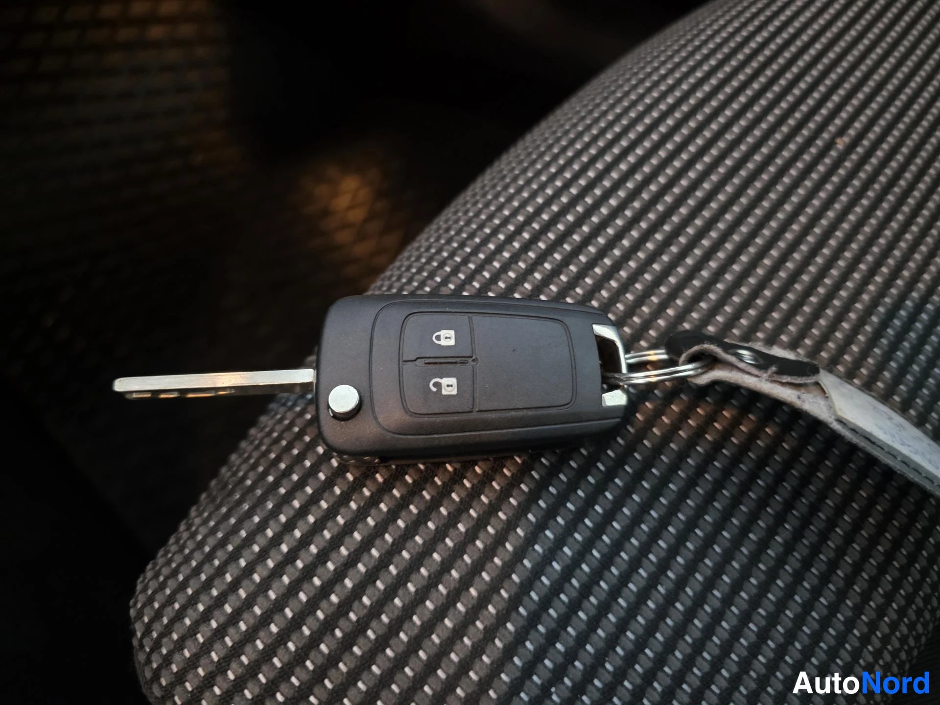 Sininen Opel Insignia 2011, yksityiskohta, kuva 24