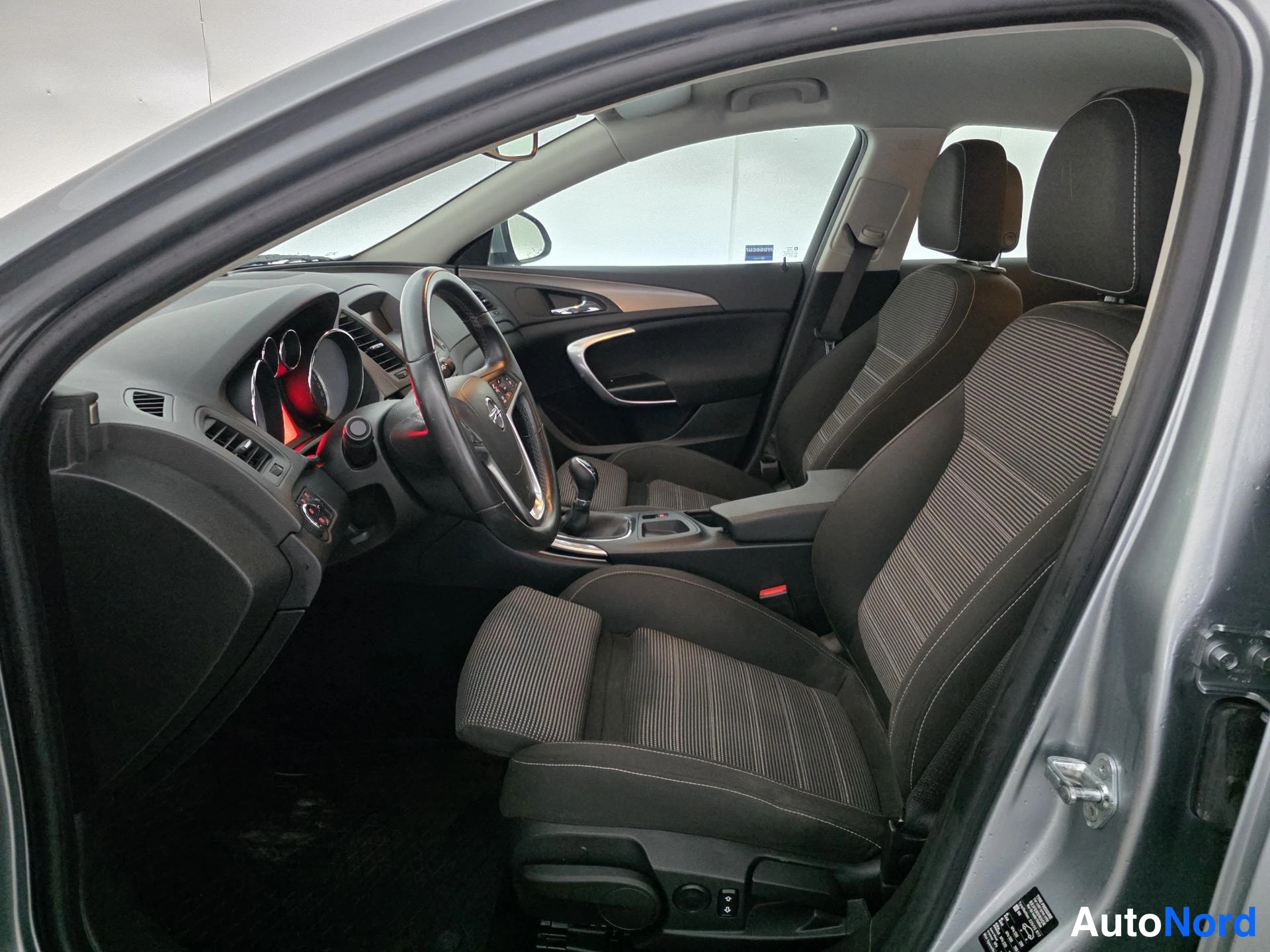 Sininen Opel Insignia 2011, ohjaamo, kuva 7