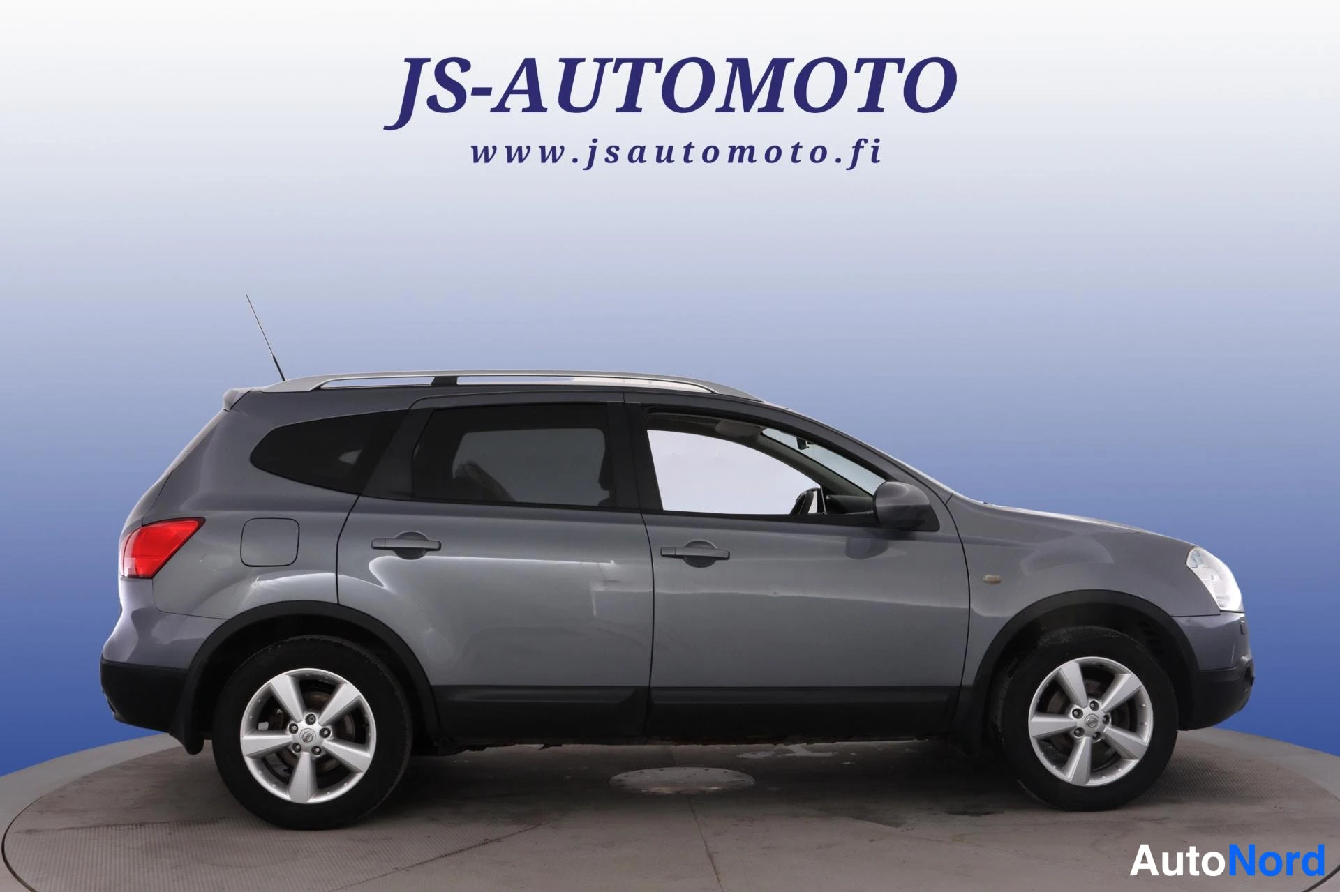 Sininen Nissan Qashqai+2 2009, sivulta, kuva 3
