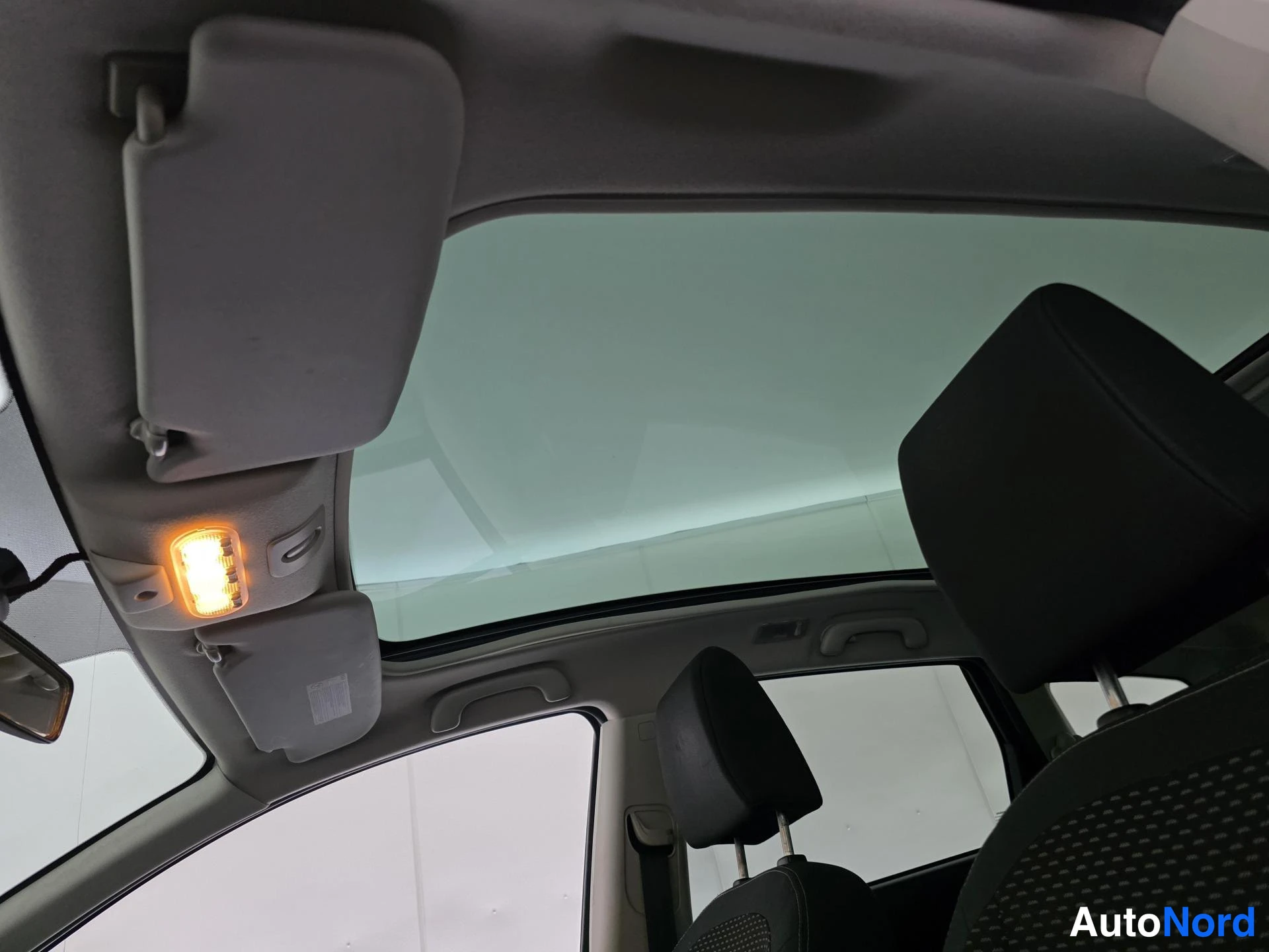 Sininen Nissan Qashqai+2 2009, ohjaamo, kuva 9