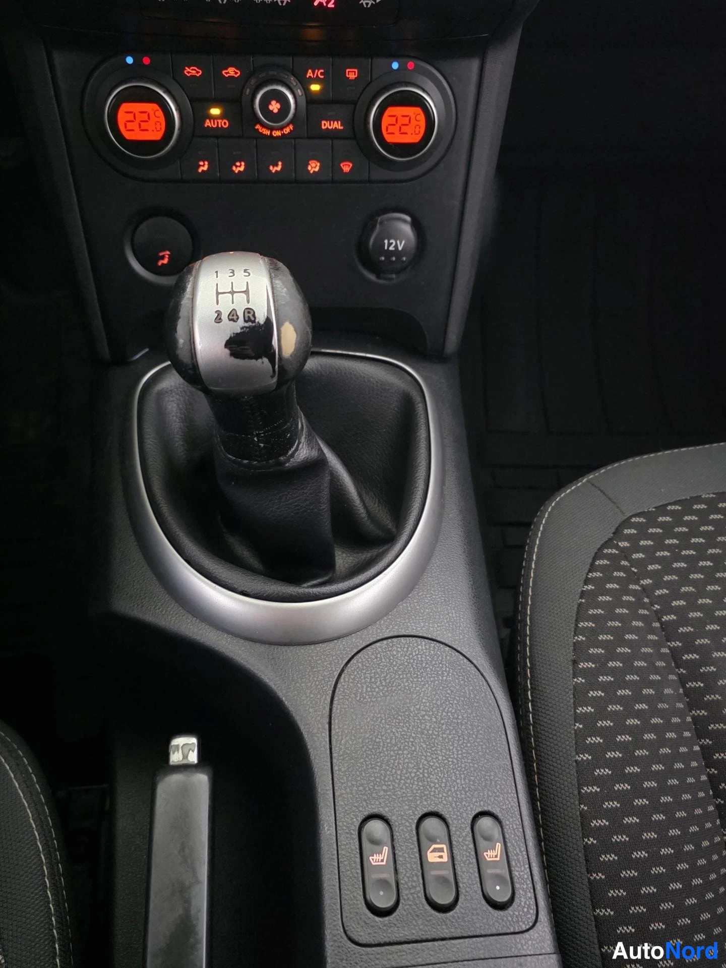 Sininen Nissan Qashqai+2 2009, ohjaamo, kuva 10