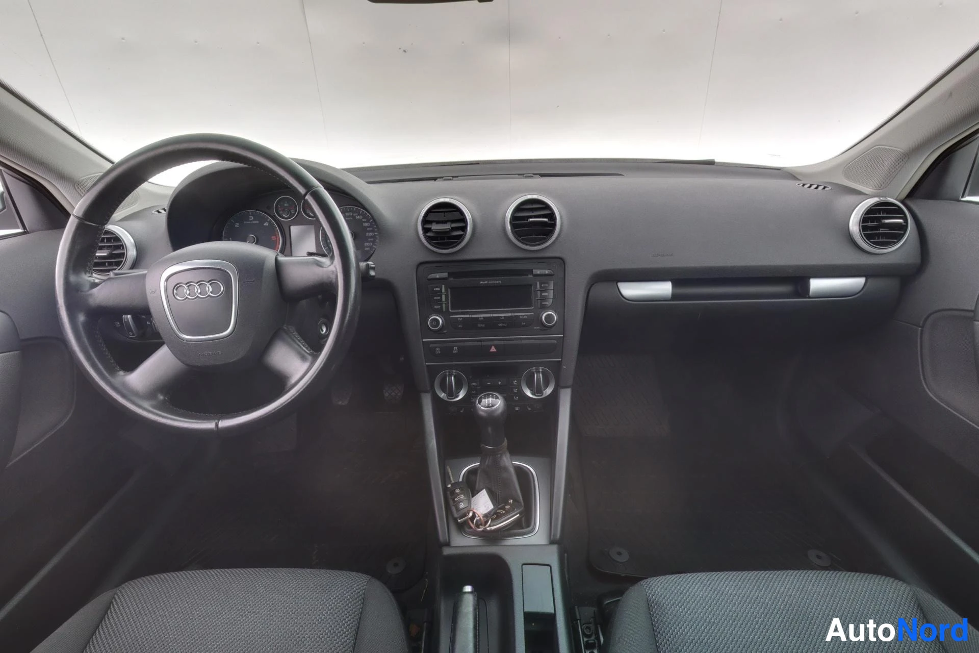 Harmaa Audi A3 2012, ohjaamo, kuva 10