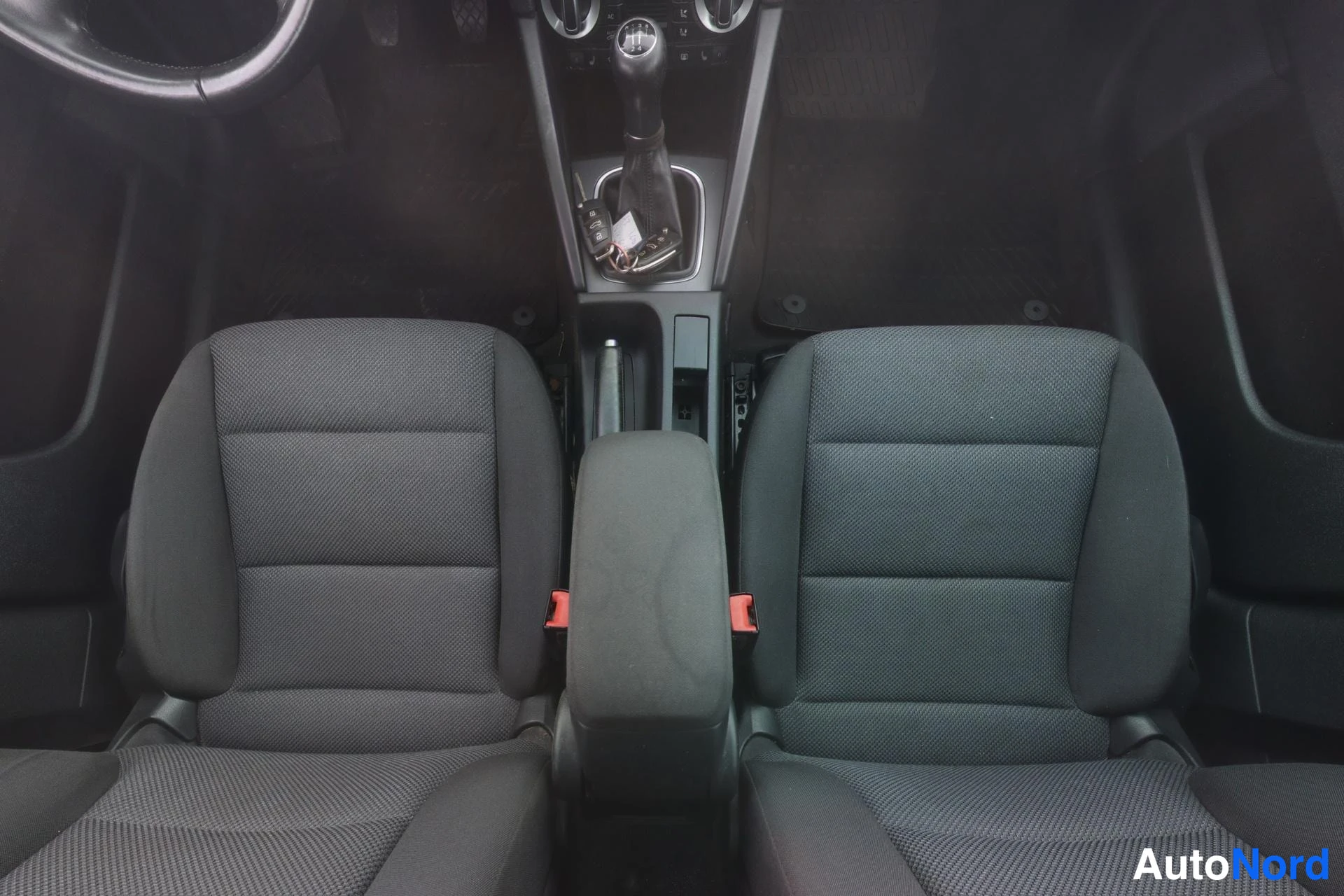 Harmaa Audi A3 2012, etuistuimet, kuva 13
