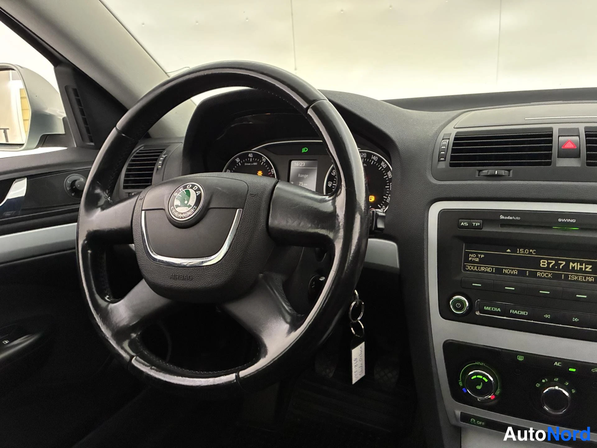 Vihreä Skoda Octavia 2010, yksityiskohta, kuva 13