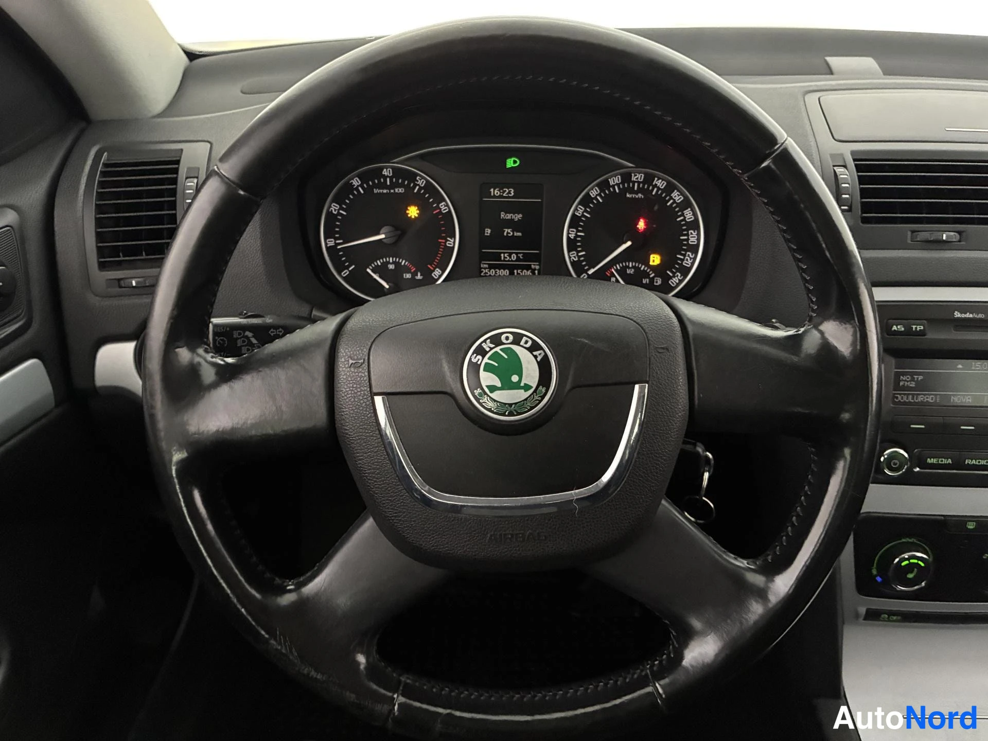 Vihreä Skoda Octavia 2010, yksityiskohta, kuva 14