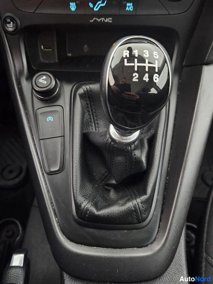Harmaa Ford Focus 2016, yksityiskohta, kuva 19
