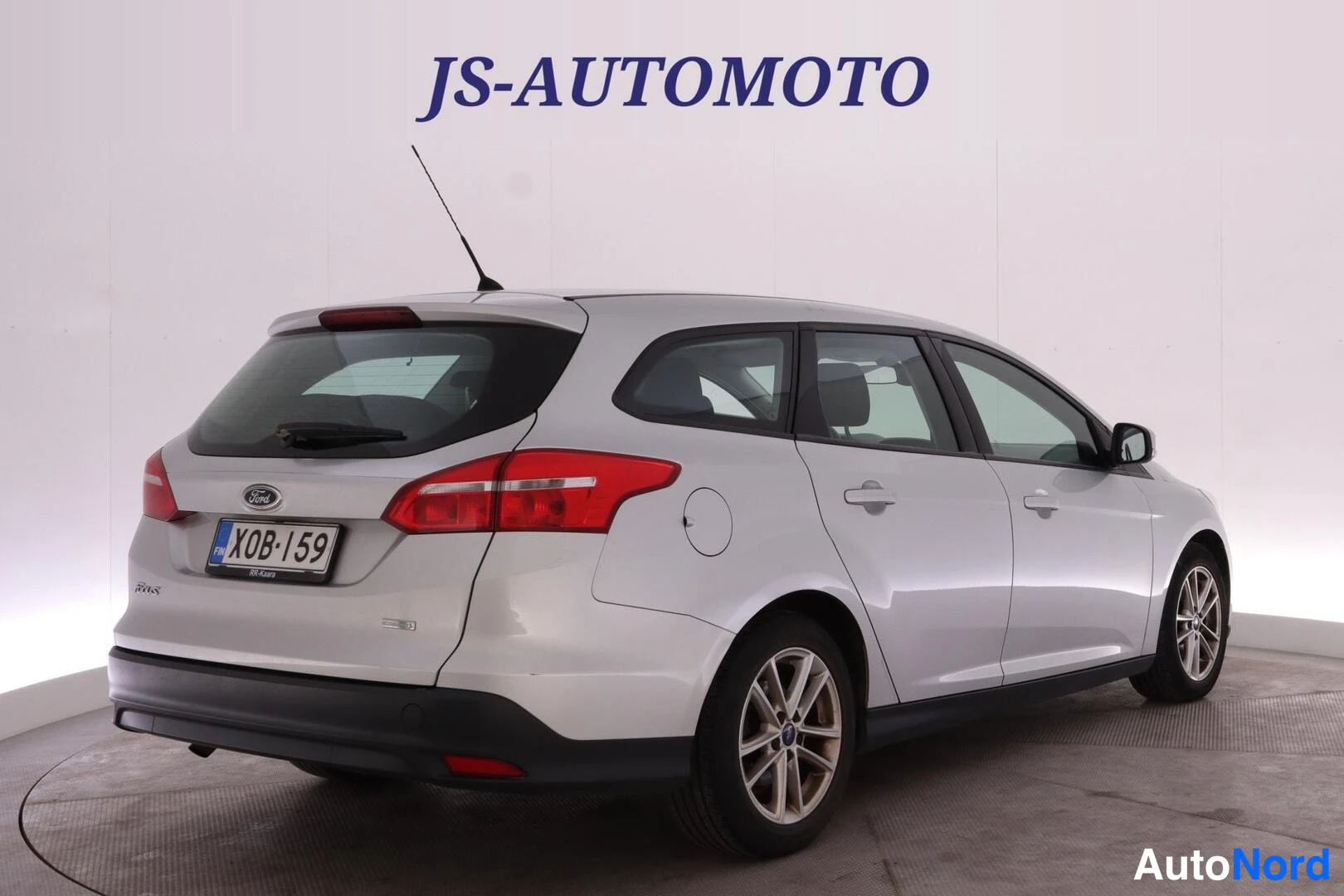 Harmaa Ford Focus 2016, takaviisto, kuva 5