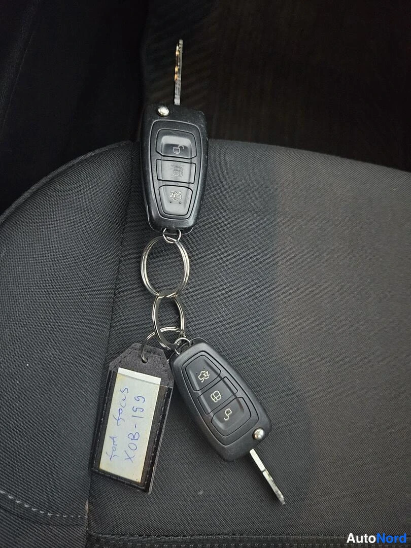 Harmaa Ford Focus 2016, yksityiskohta, kuva 22