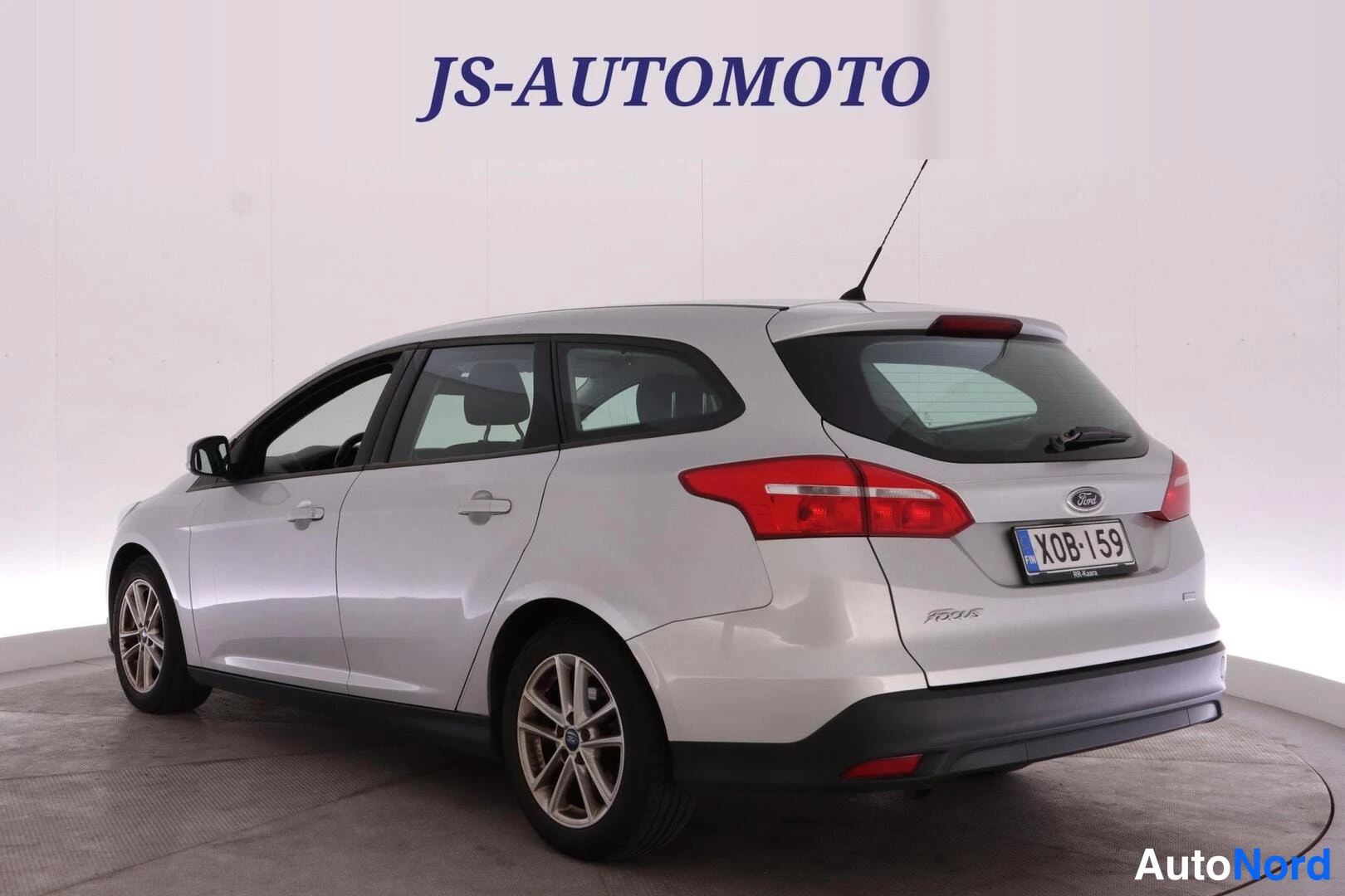Harmaa Ford Focus 2016, takaviisto, kuva 6