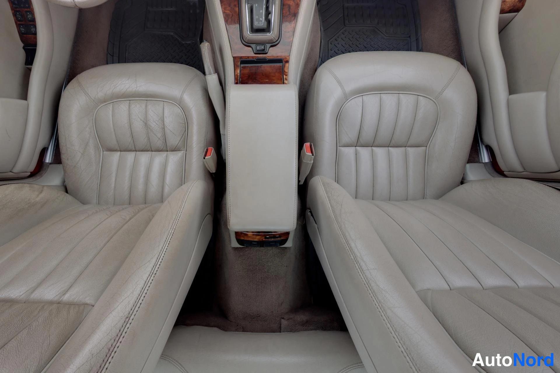 Sininen Jaguar XJ6 1996, etuistuimet, kuva 12