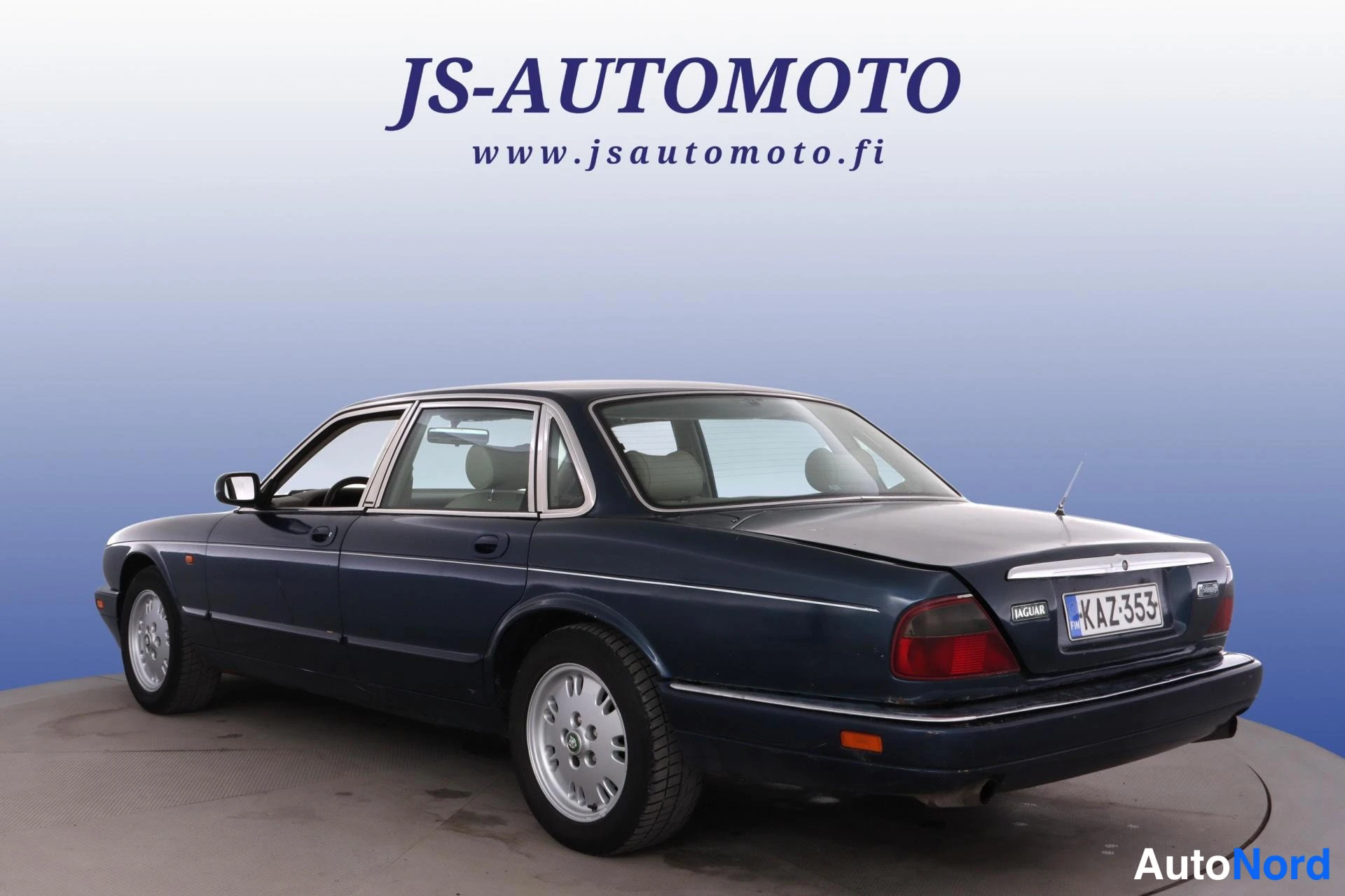 Sininen Jaguar XJ6 1996, takaviisto, kuva 6