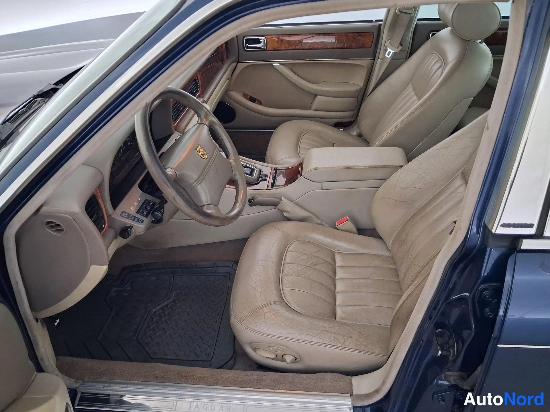 Sininen Jaguar XJ6 1996, ohjaamo, kuva 7