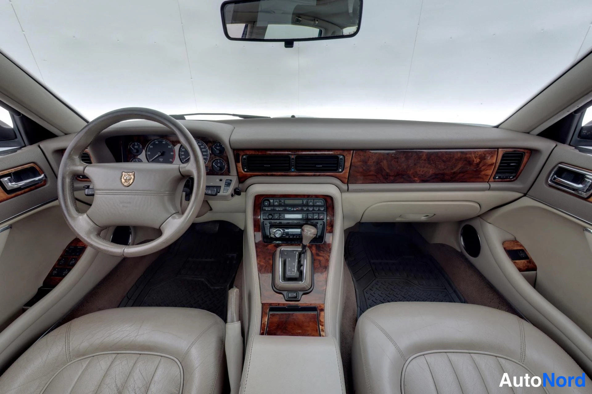 Sininen Jaguar XJ6 1996, ohjaamo, kuva 8