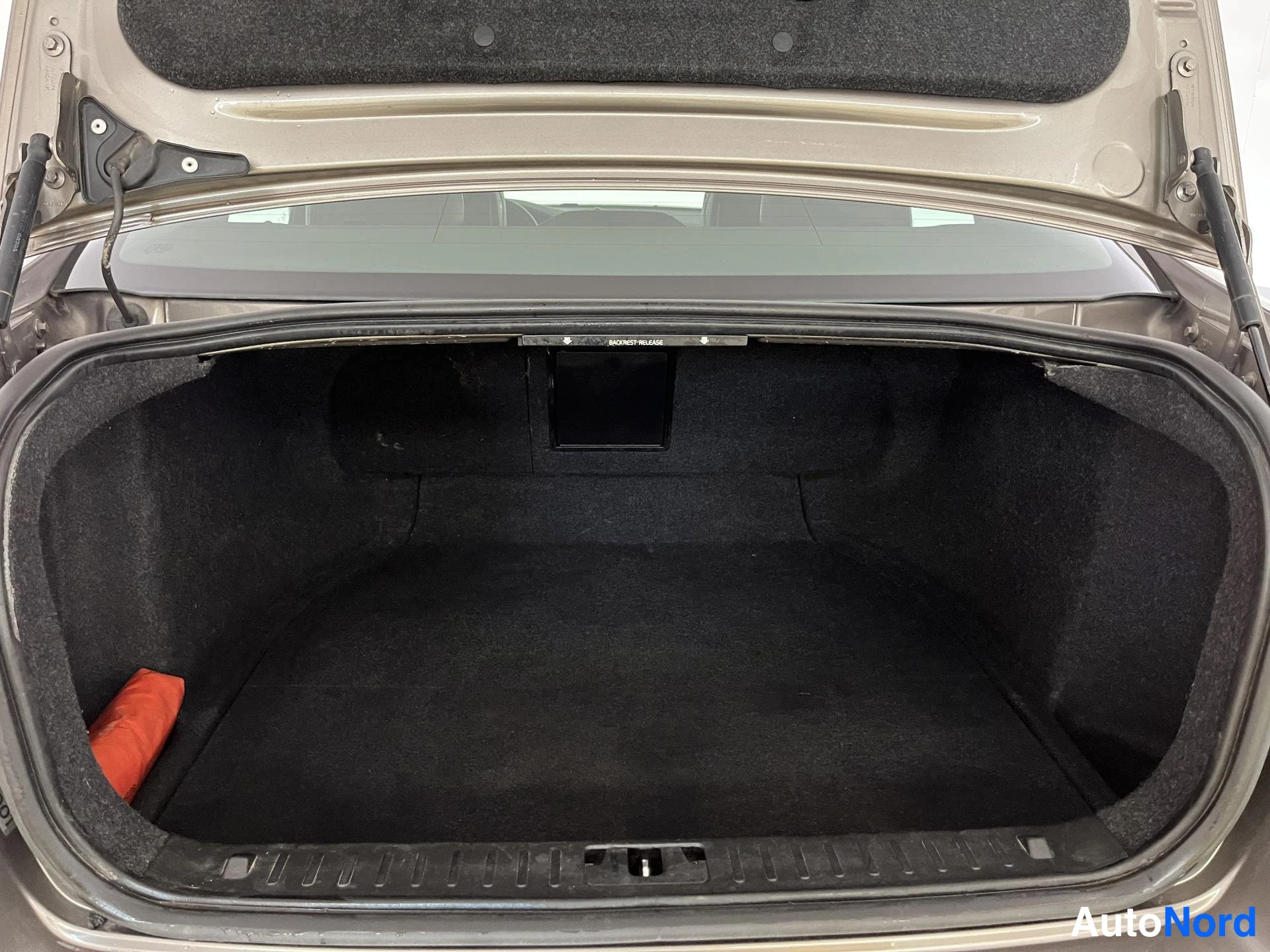 Harmaa Volvo S80 2007, tavaratila, kuva 15