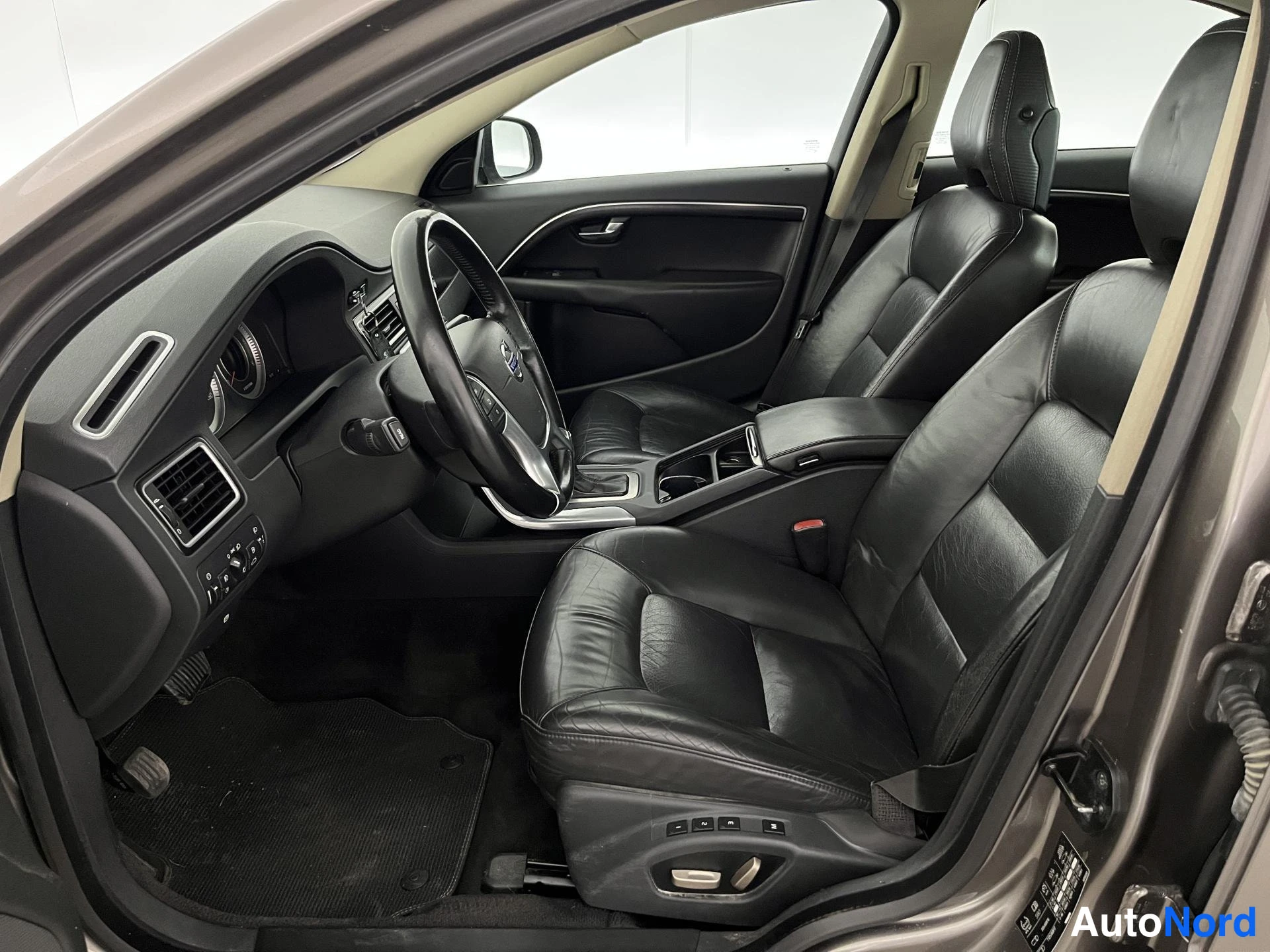 Harmaa Volvo S80 2007, ohjaamo, kuva 7