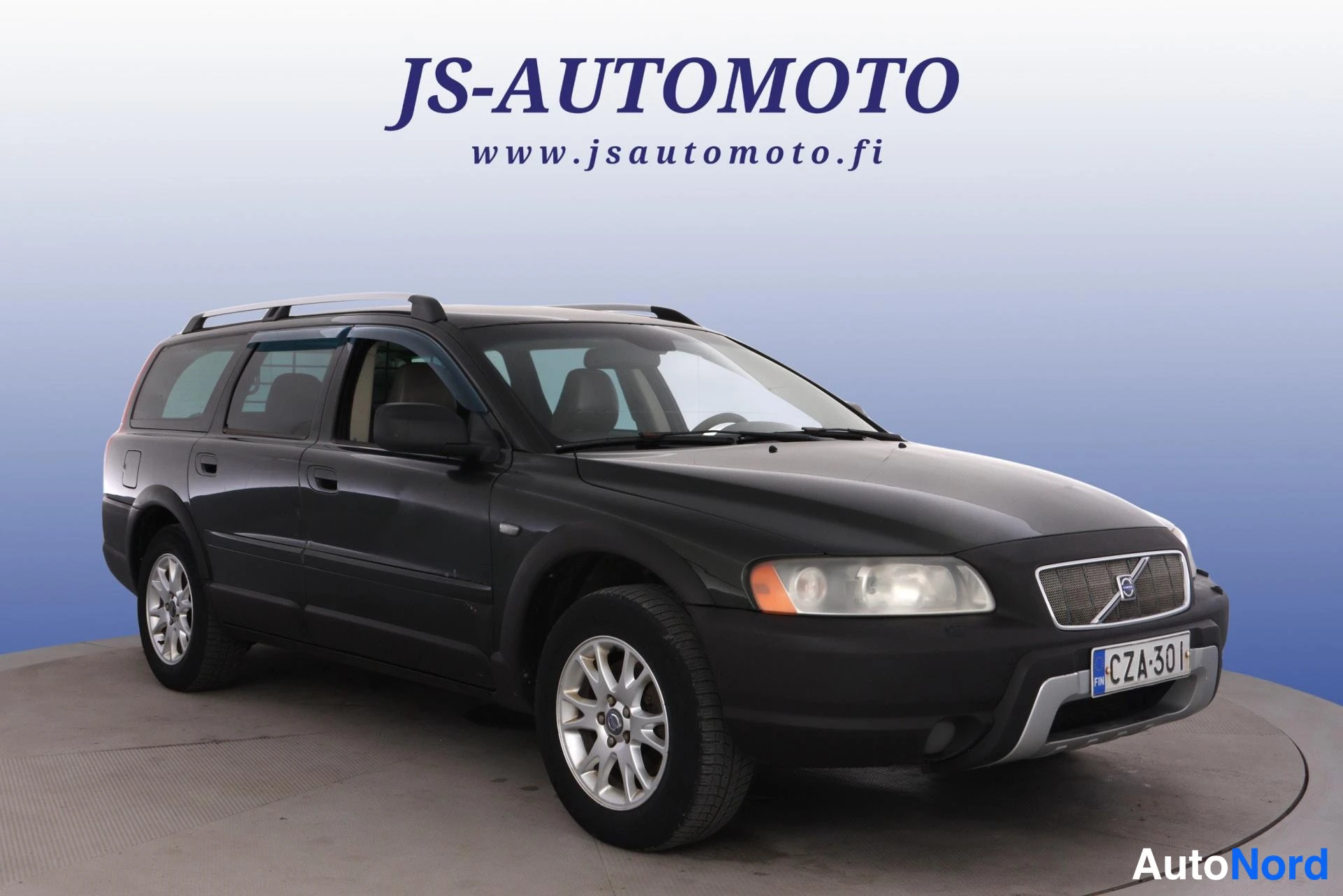 Vihreä Volvo XC70 2005, etuviisto, keula oikealle, kuva 3