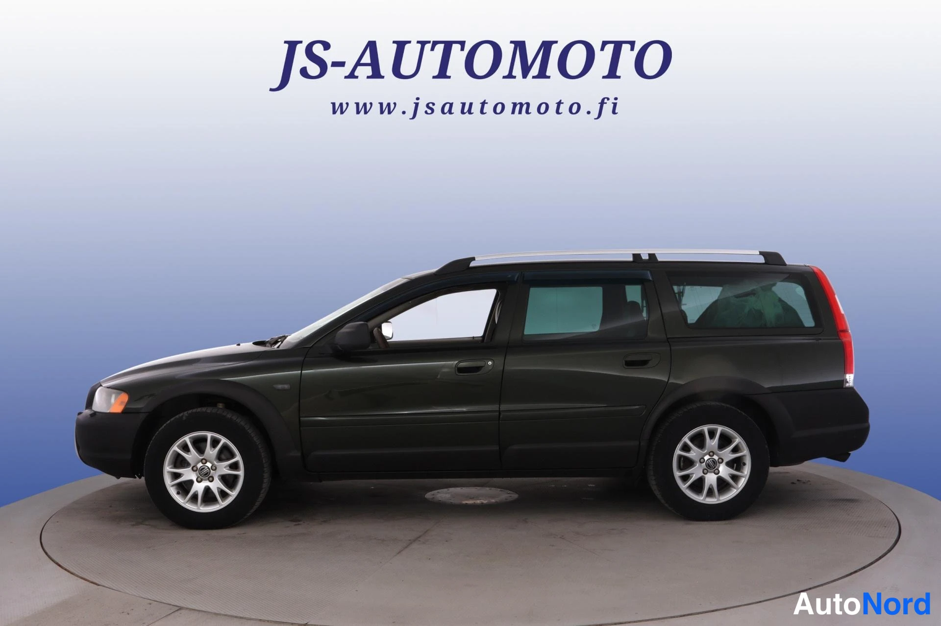 Vihreä Volvo XC70 2005, etuviisto, keula vasemmalle, kuva 2