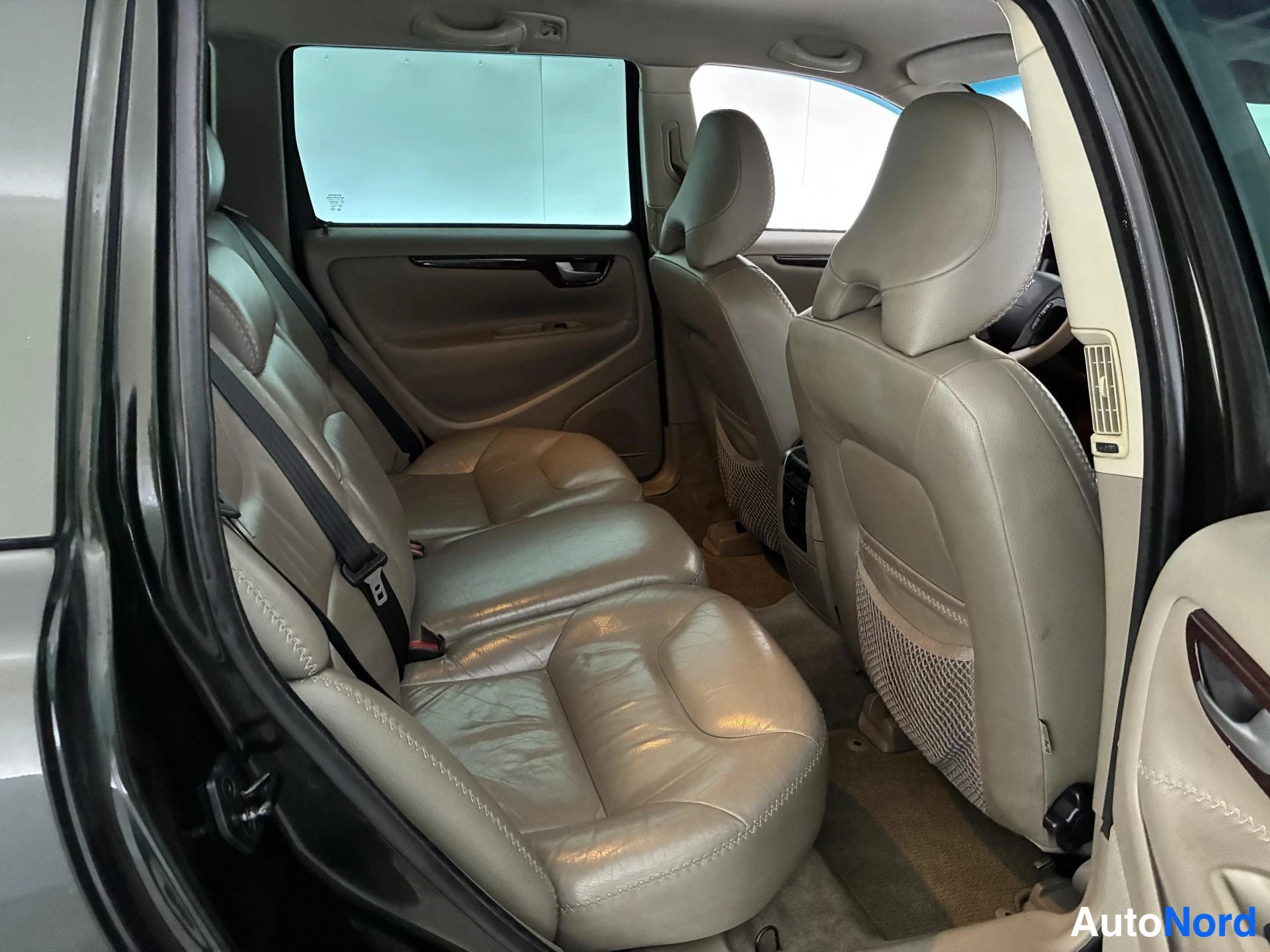 Vihreä Volvo XC70 2005, takaistuimet, kuva 14