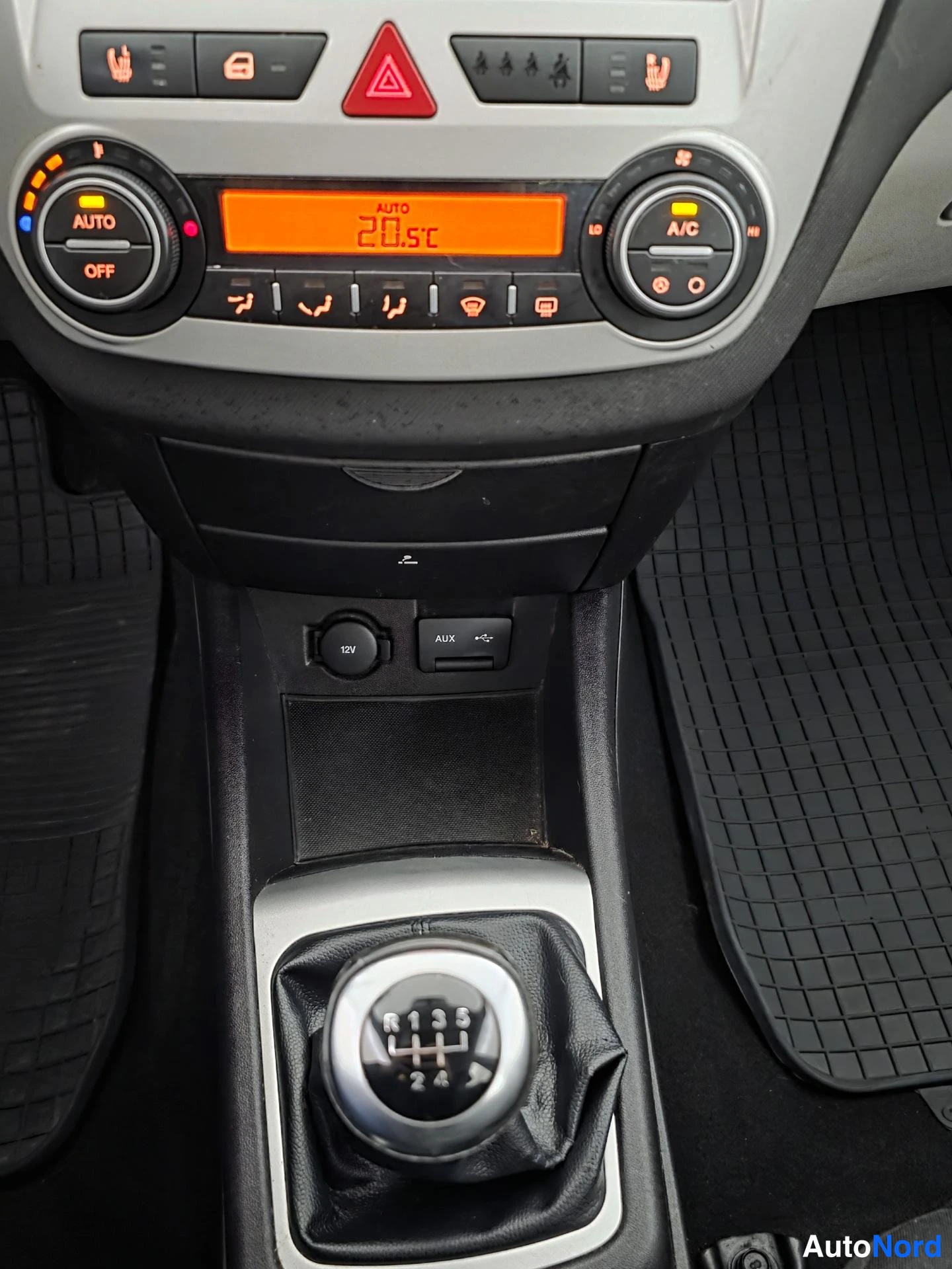 Valkoinen Kia Ceed 2007, ohjaamo, kuva 8