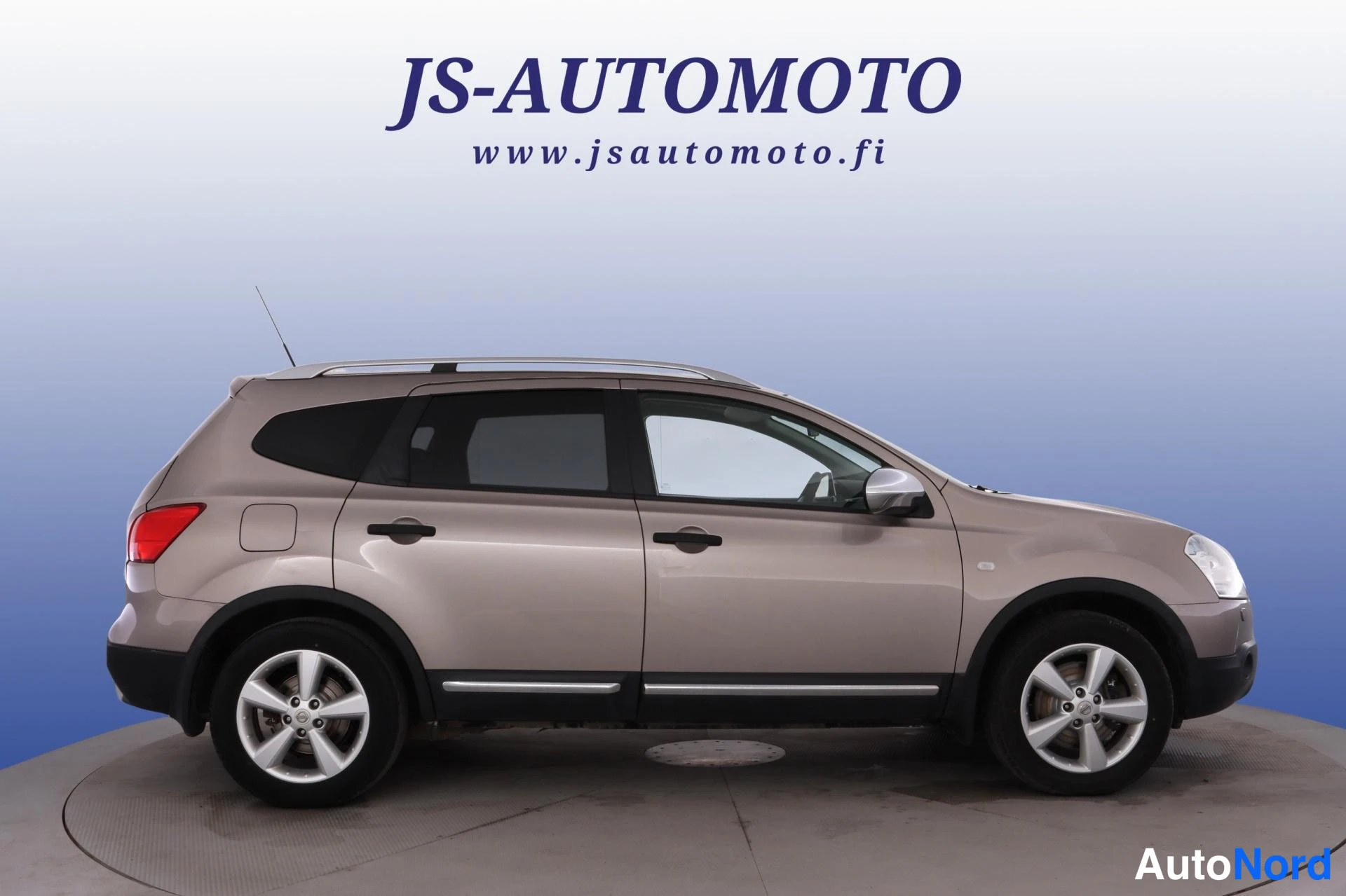 Ruskea Nissan Qashqai+2 2009, sivulta, kuva 3