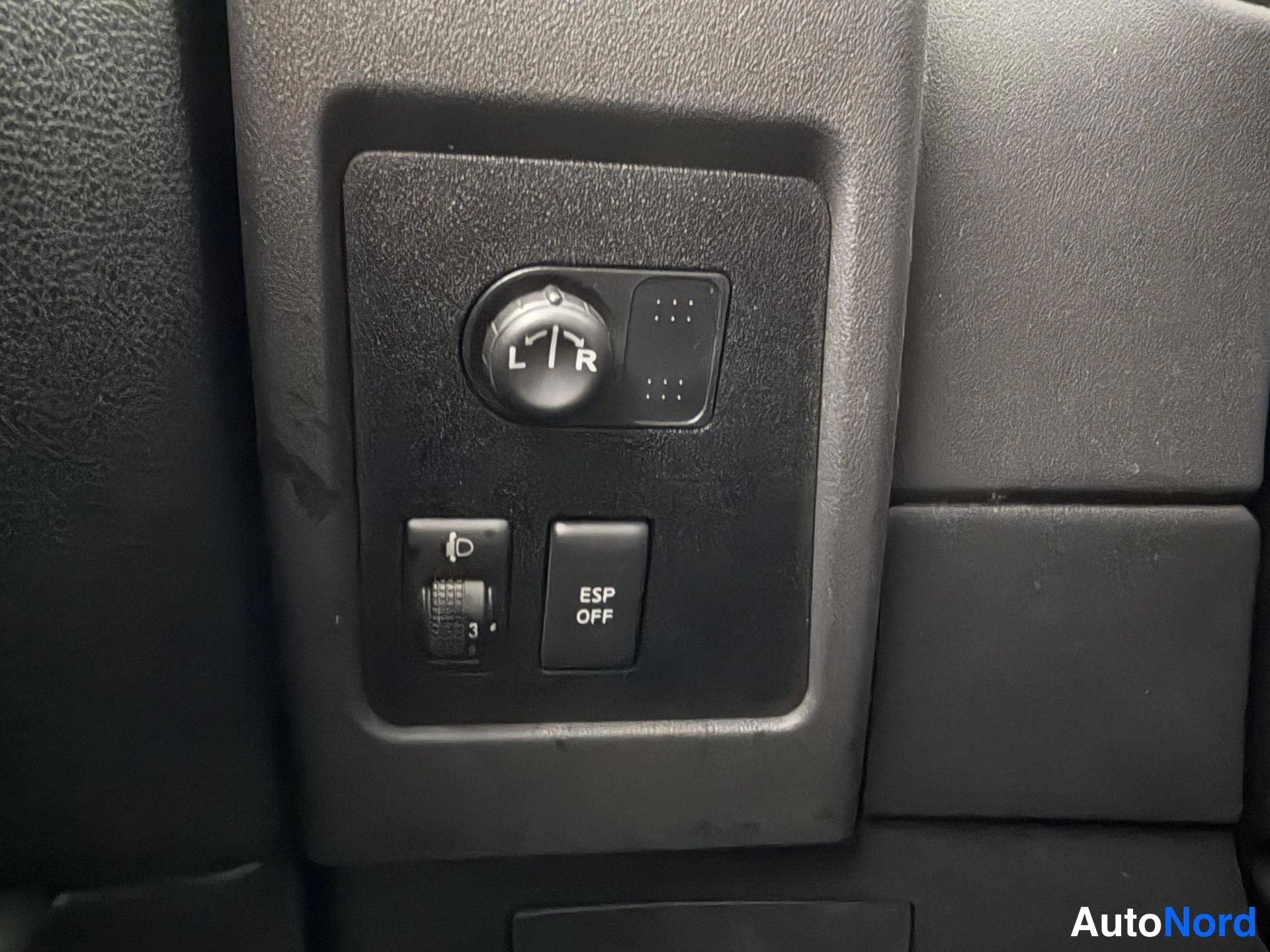 Ruskea Nissan Qashqai+2 2009, yksityiskohta, kuva 19