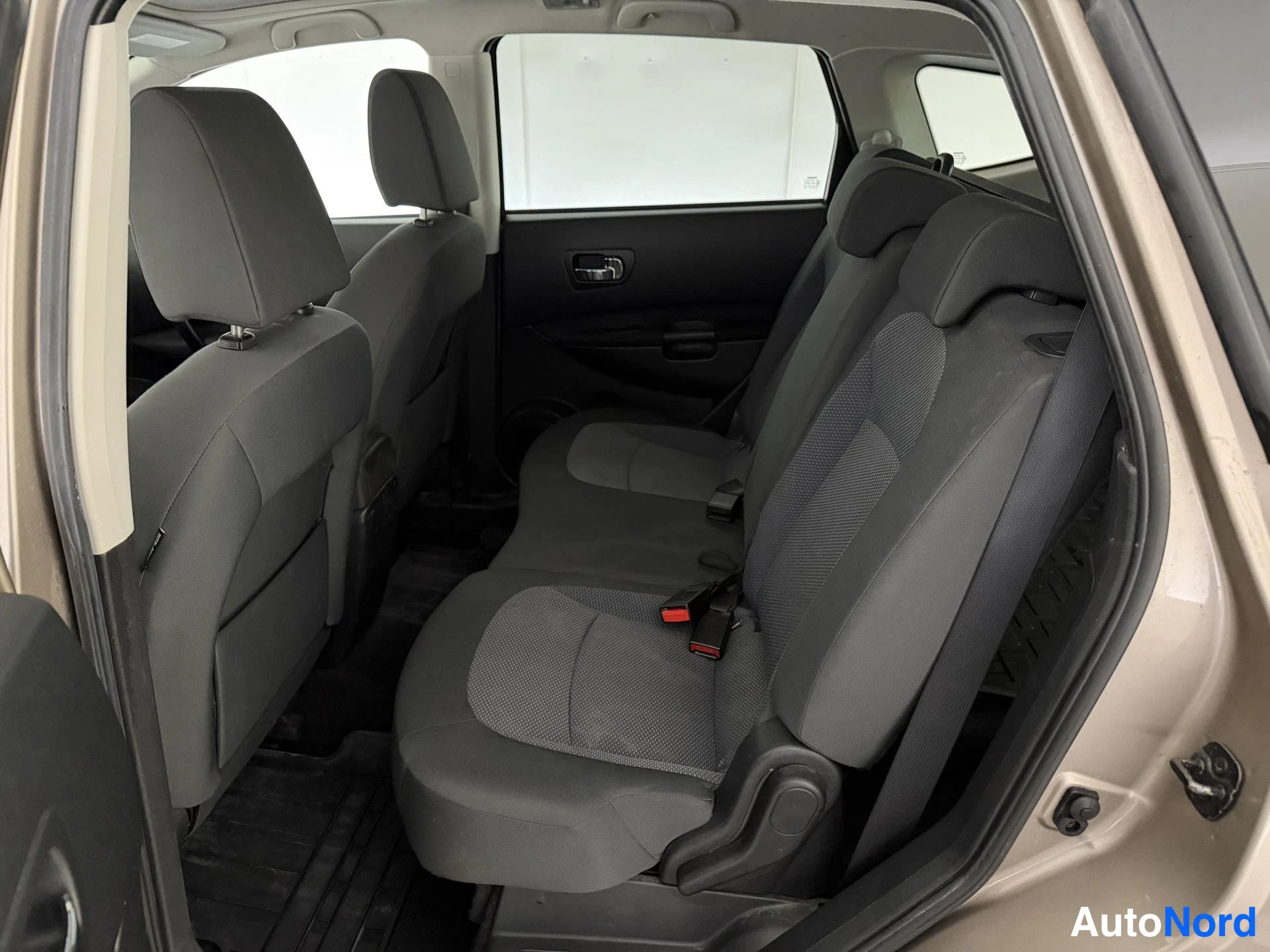 Ruskea Nissan Qashqai+2 2009, takaistuimet, kuva 12