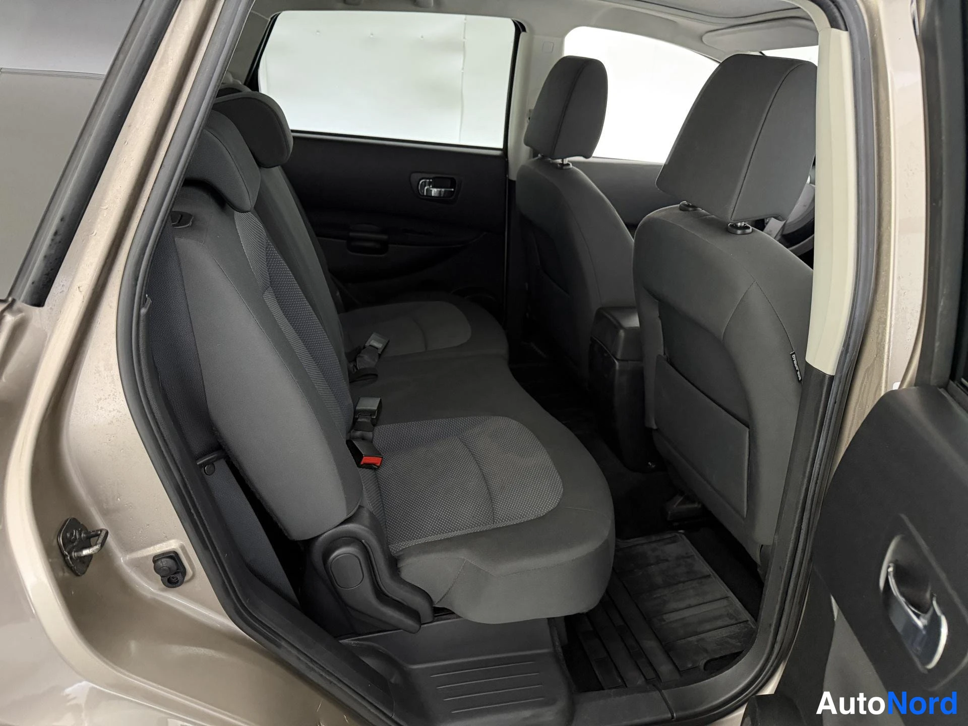 Ruskea Nissan Qashqai+2 2009, takaistuimet, kuva 13