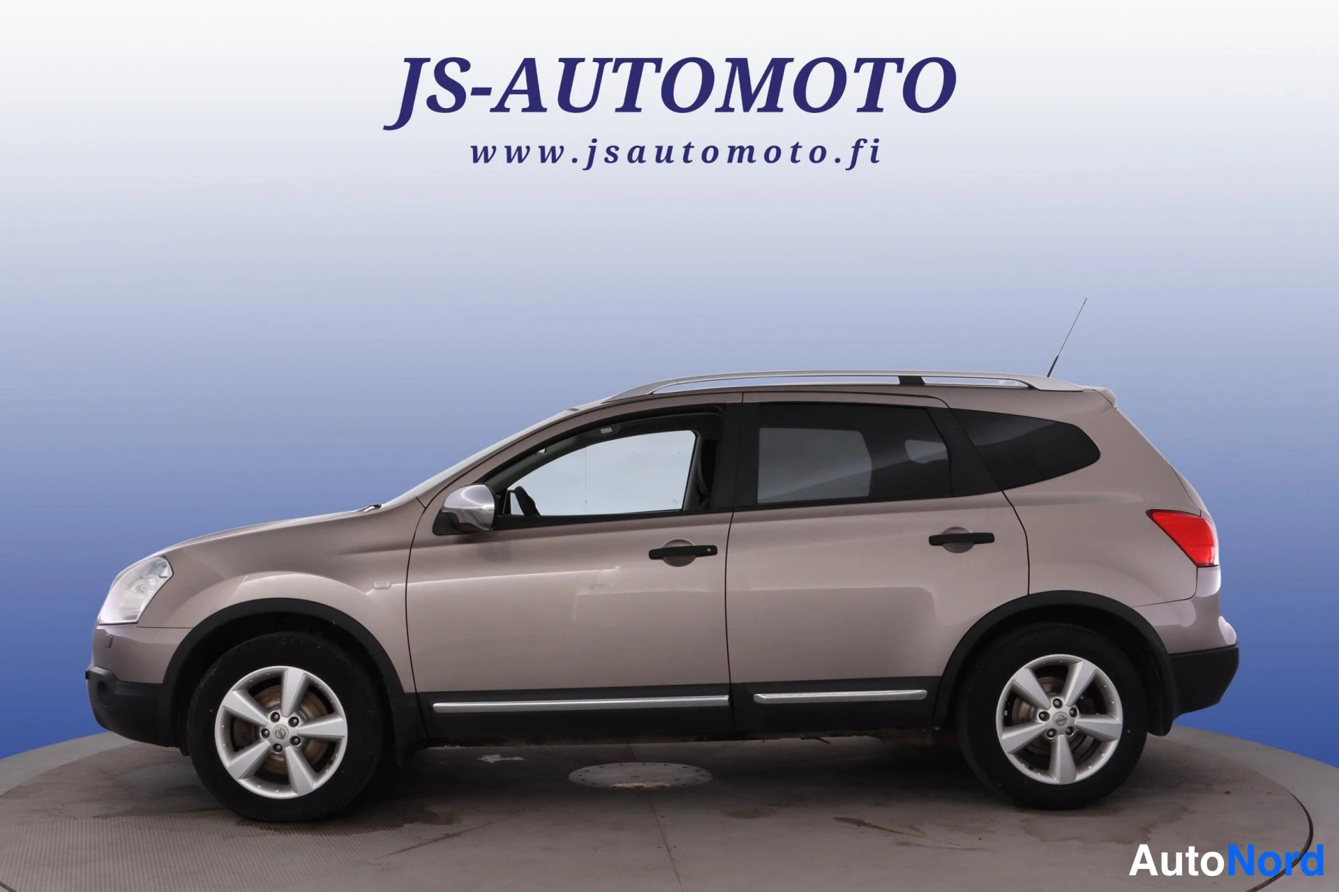Ruskea Nissan Qashqai+2 2009, sivulta, kuva 4
