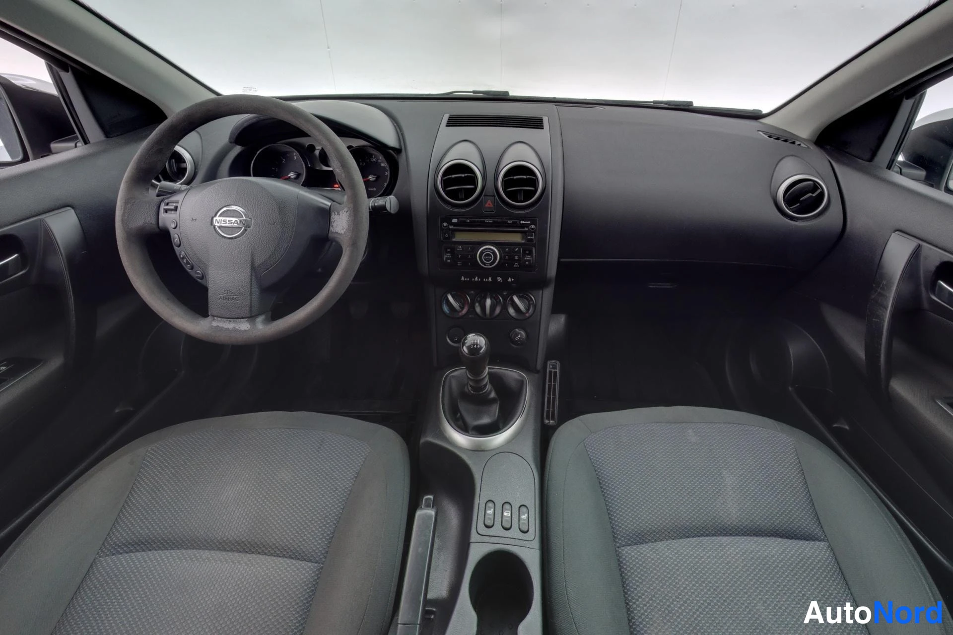 Ruskea Nissan Qashqai+2 2009, ohjaamo, kuva 7