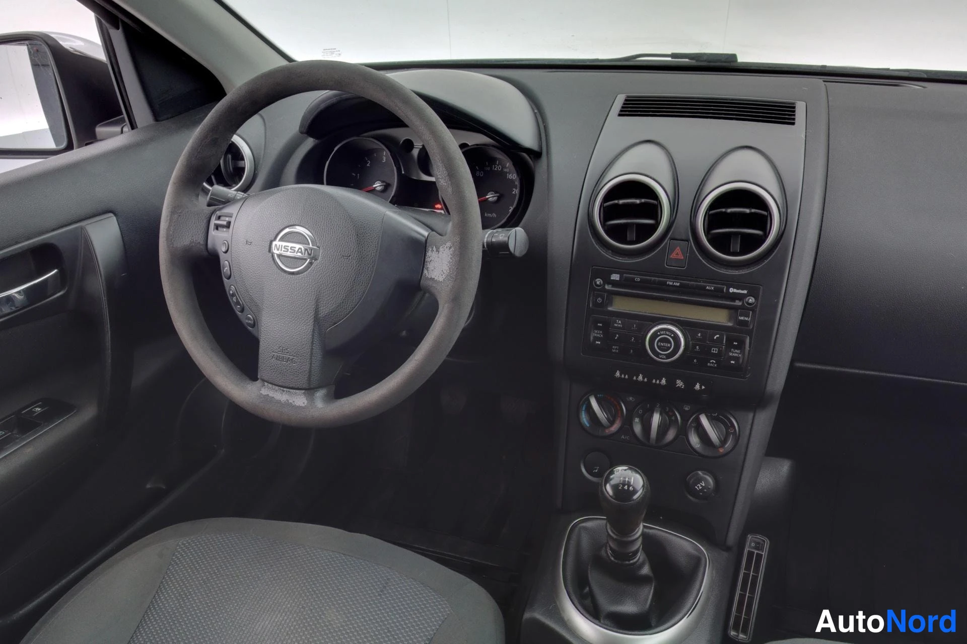 Ruskea Nissan Qashqai+2 2009, ohjaamo, kuva 8