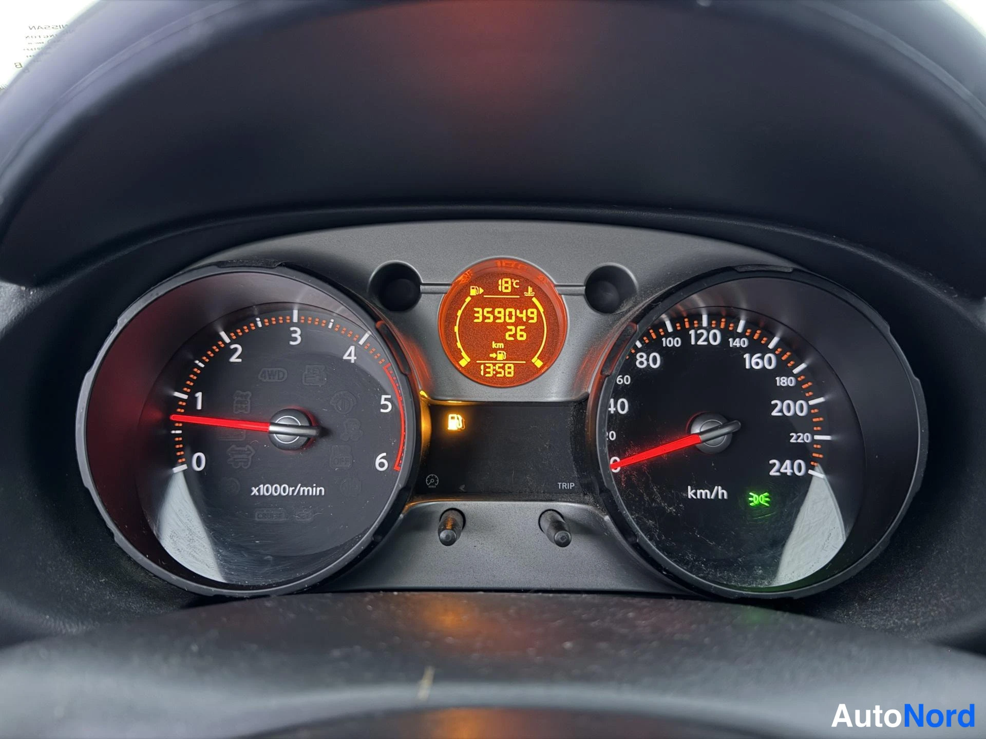 Ruskea Nissan Qashqai+2 2009, yksityiskohta, kuva 17