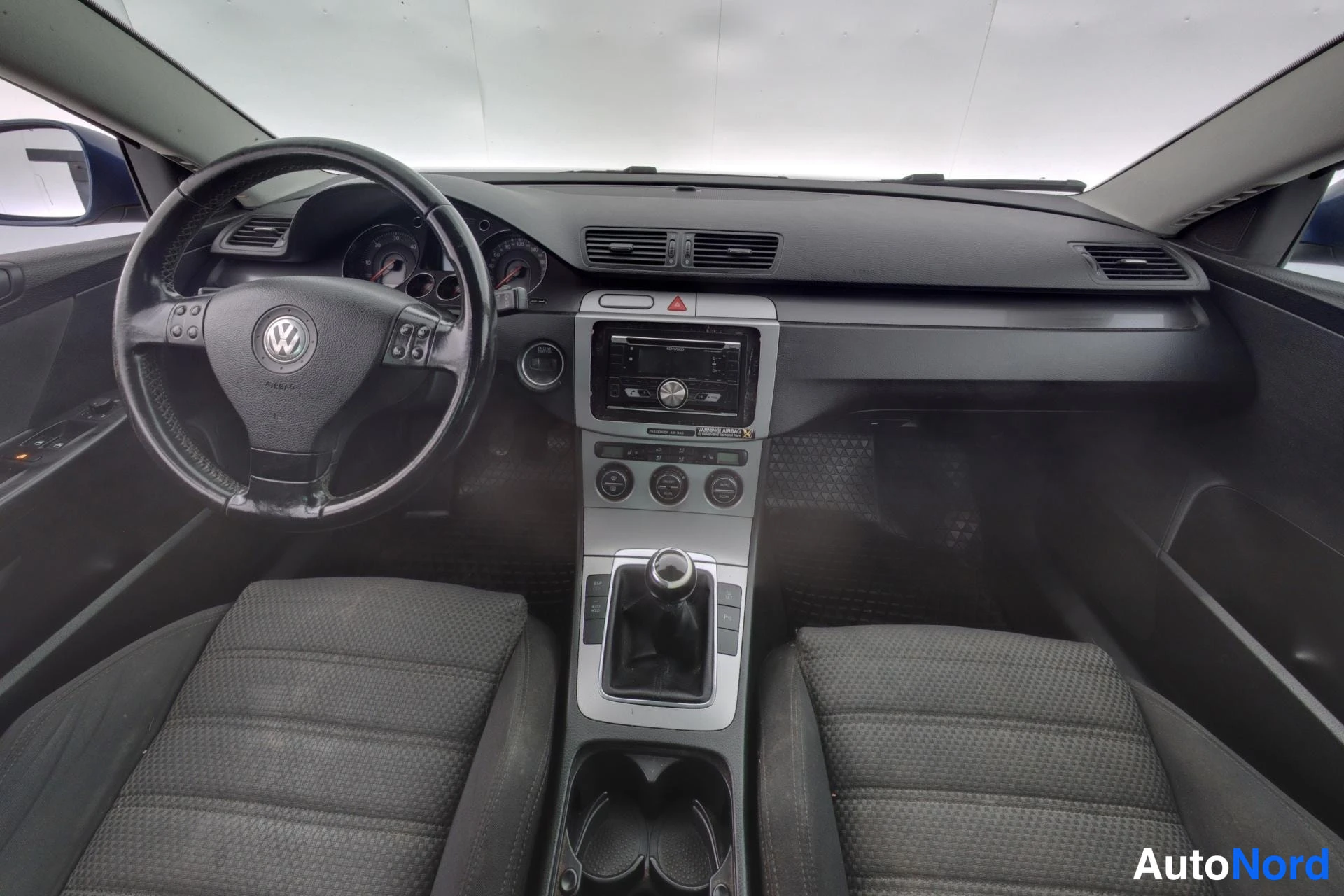 Sininen Volkswagen Passat 2007, ohjaamo, kuva 8